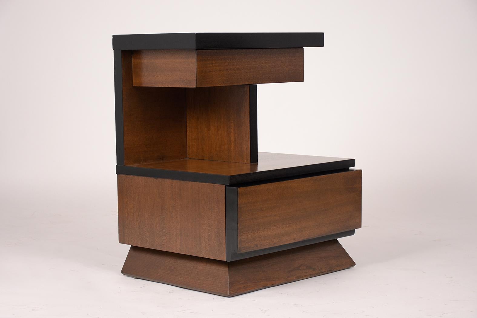 Mid-20th Century Pair of Lacquered Mid-Century Modern Style Nightstands