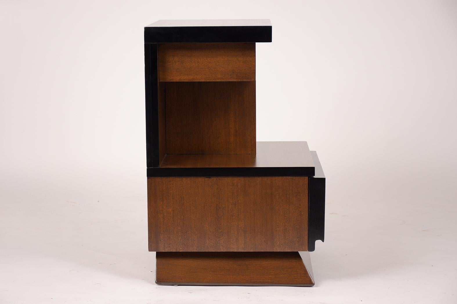 Pair of Lacquered Mid-Century Modern Style Nightstands 1