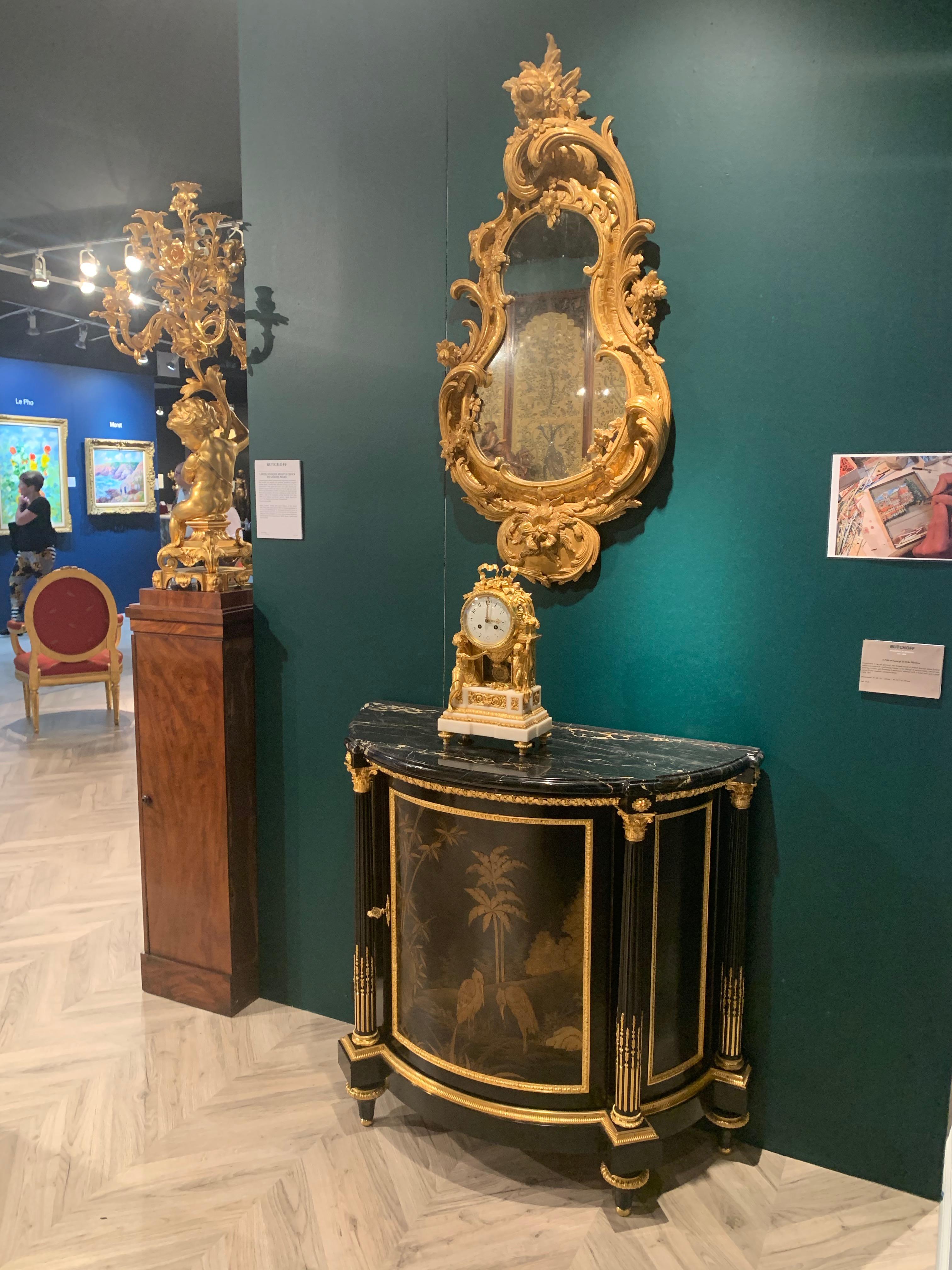 Bronze Paire d'armoires en laque et ornementation de bronze doré de style Louis XVI par Millet en vente