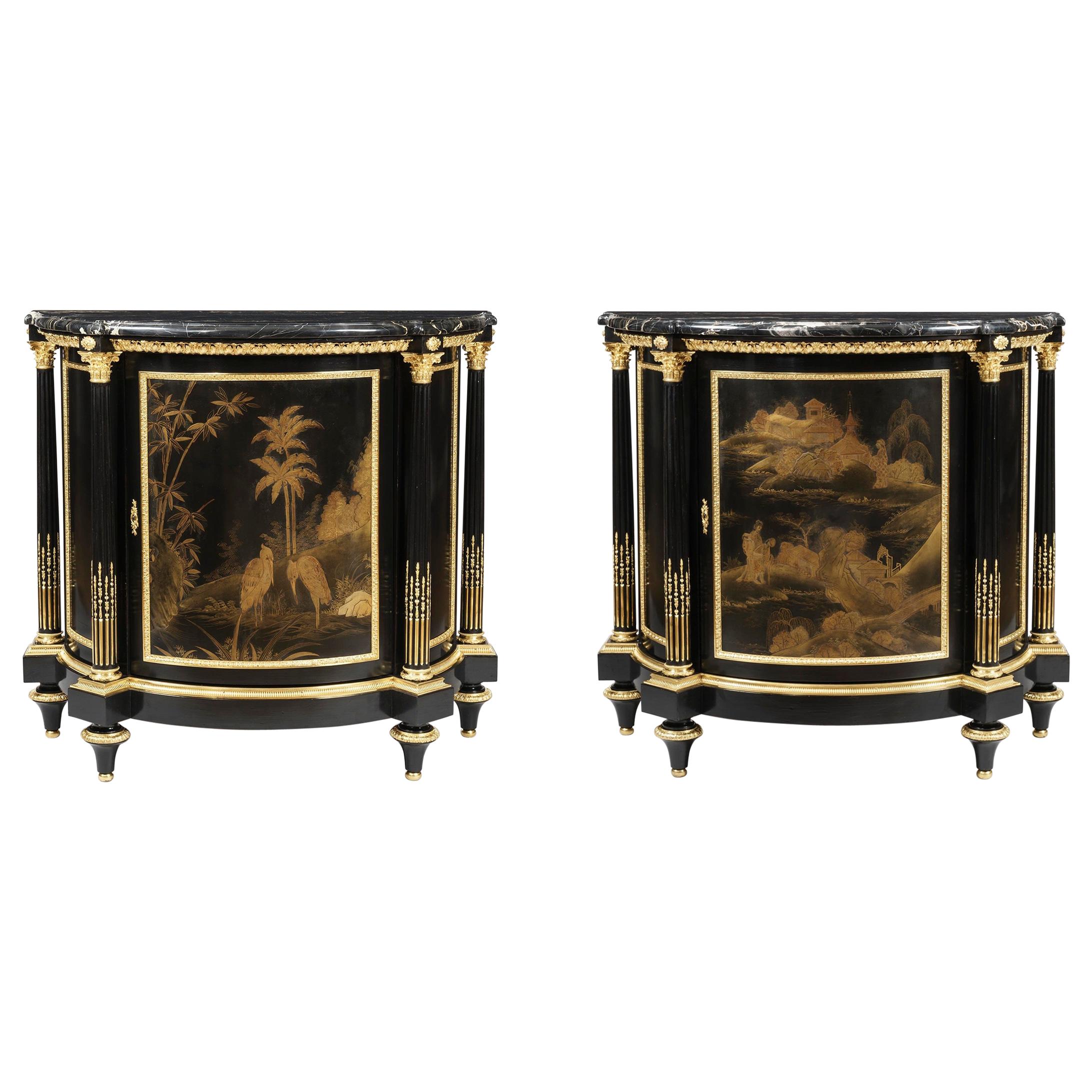 Paire d'armoires en laque et ornementation de bronze doré de style Louis XVI par Millet en vente