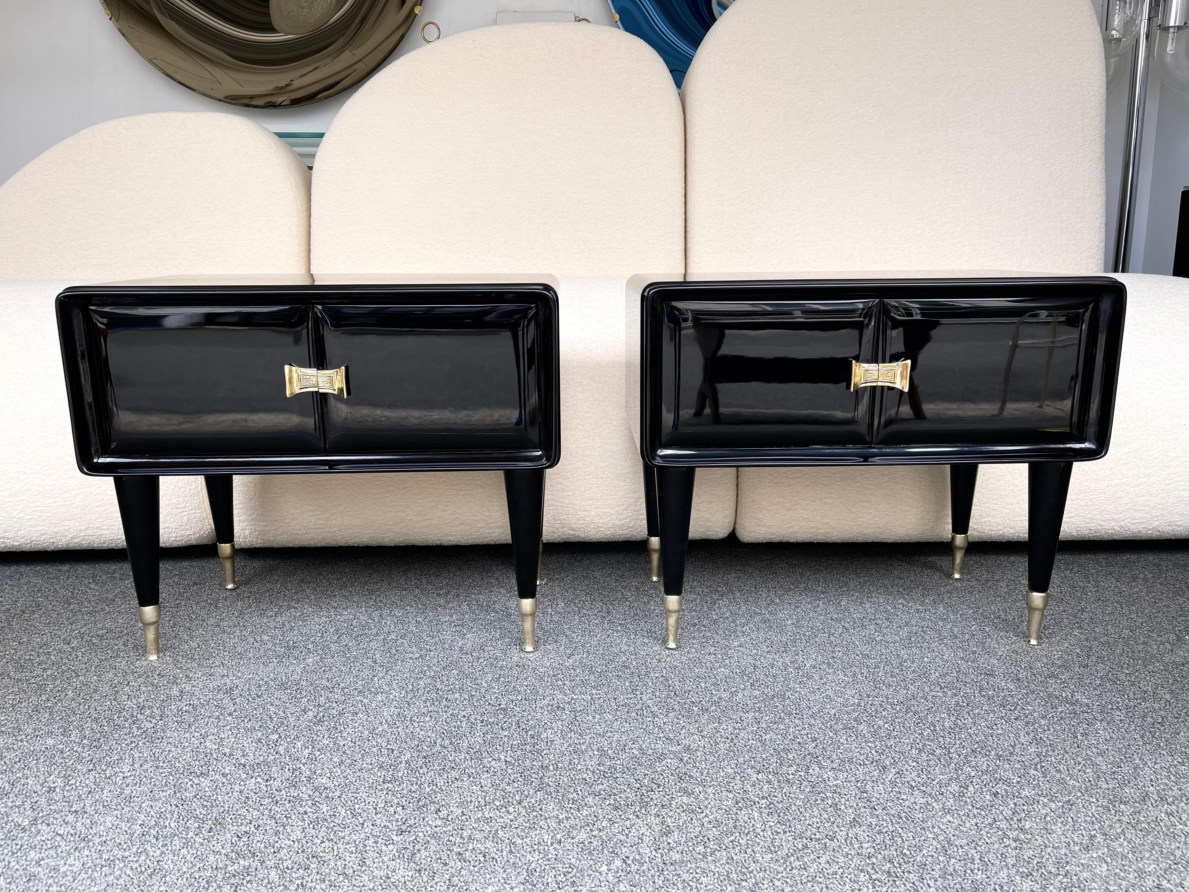 Pair of Lacquered and Brass Nightstands by Vittorio Dassi, Italy, 1950s In Good Condition In SAINT-OUEN, FR