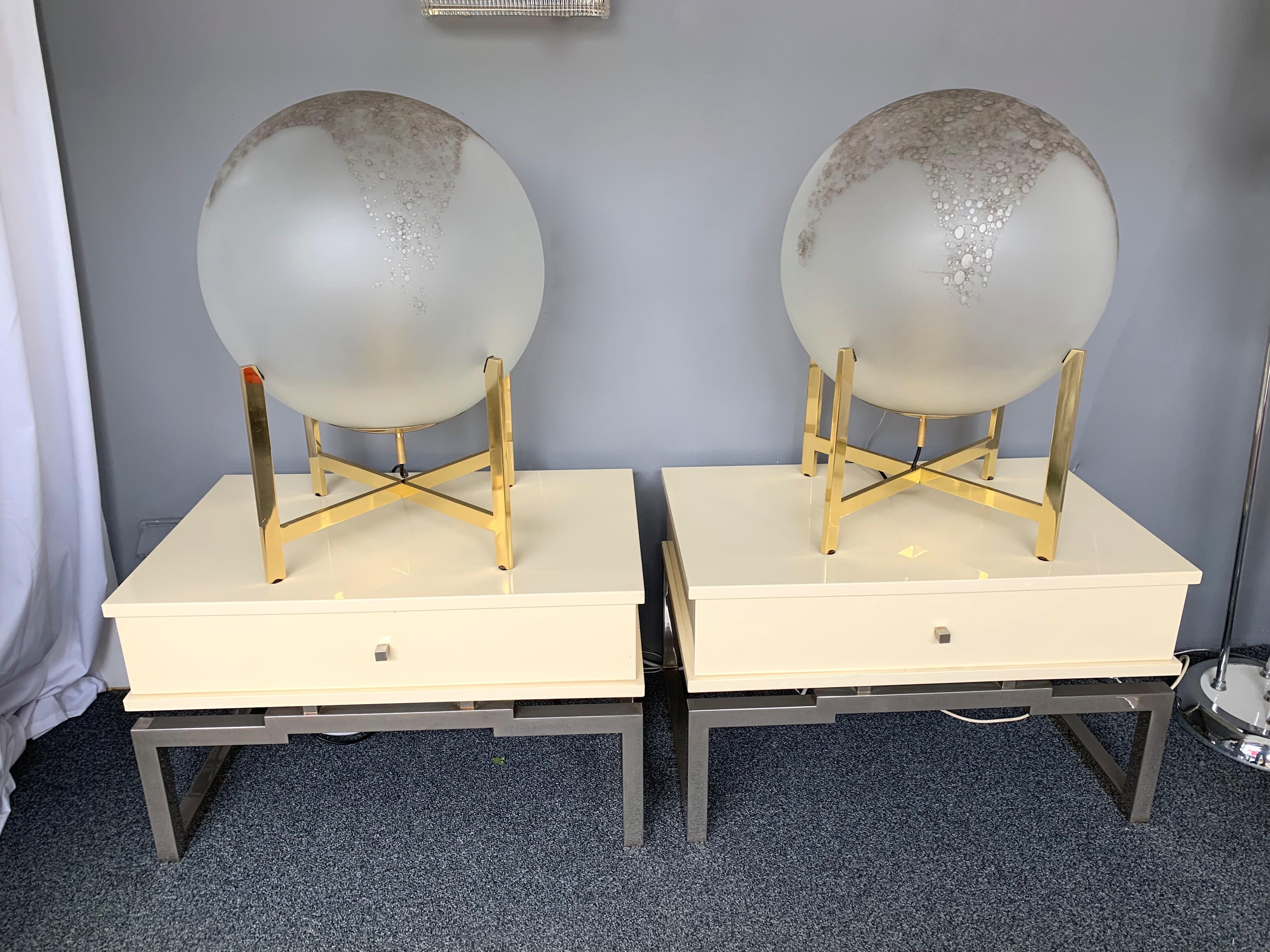 Pair of Lacquered and Metal Chrome Side Tables by Mario Sabot. Italy, 1970s In Good Condition For Sale In SAINT-OUEN, FR