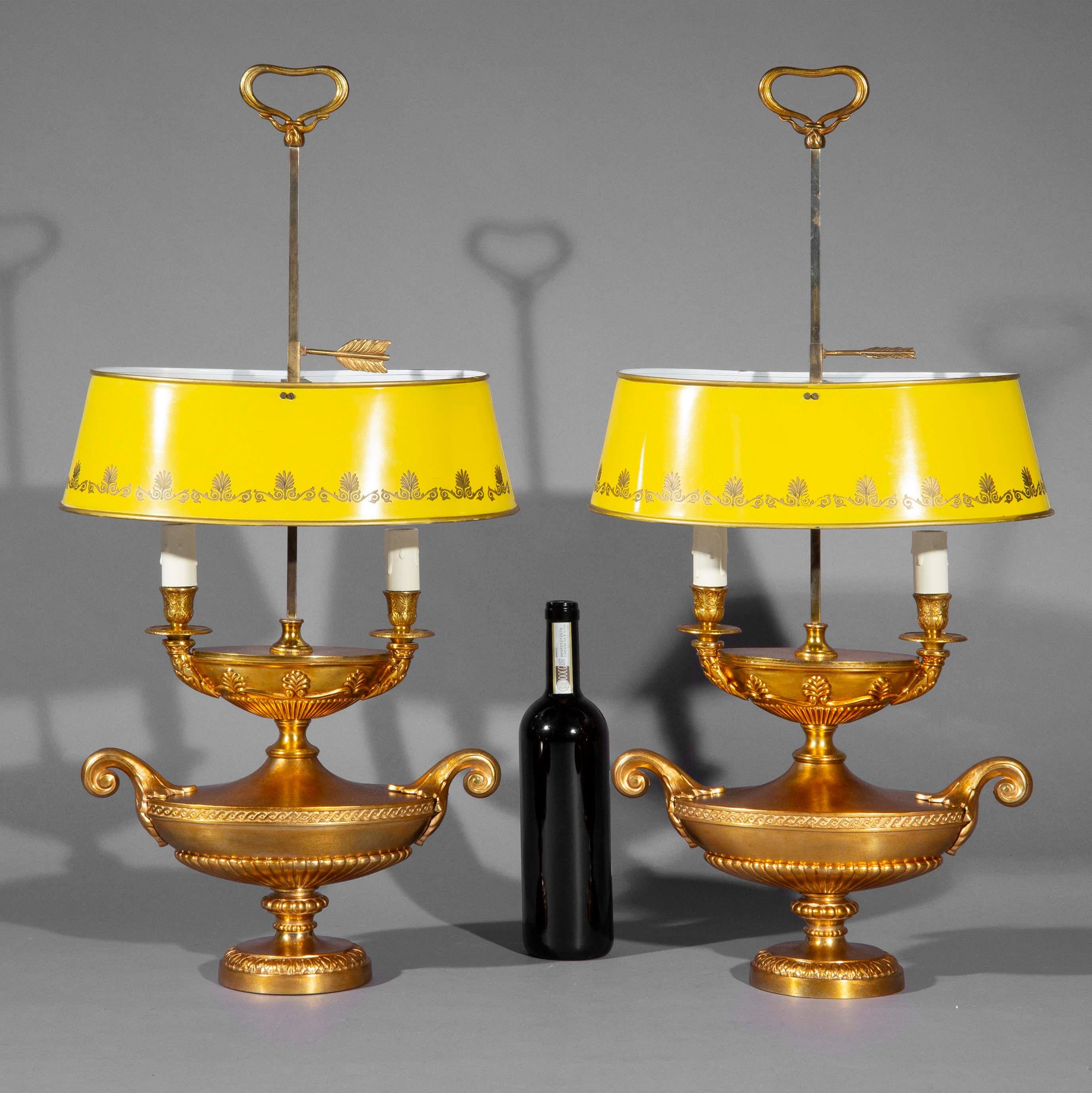 Enameled Pair of Bouillotte Table Lamps in Hollywood Regency Style For Sale