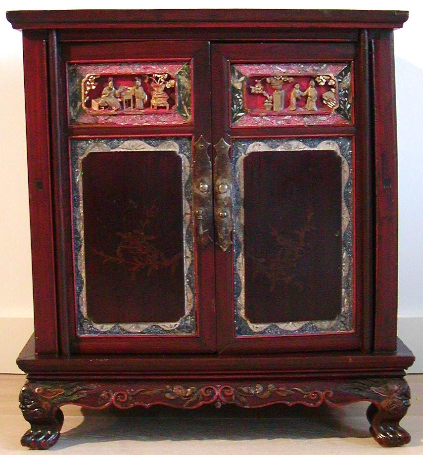 Hand-Carved Pair of Lacquered Chinese Bedside Cabinets For Sale