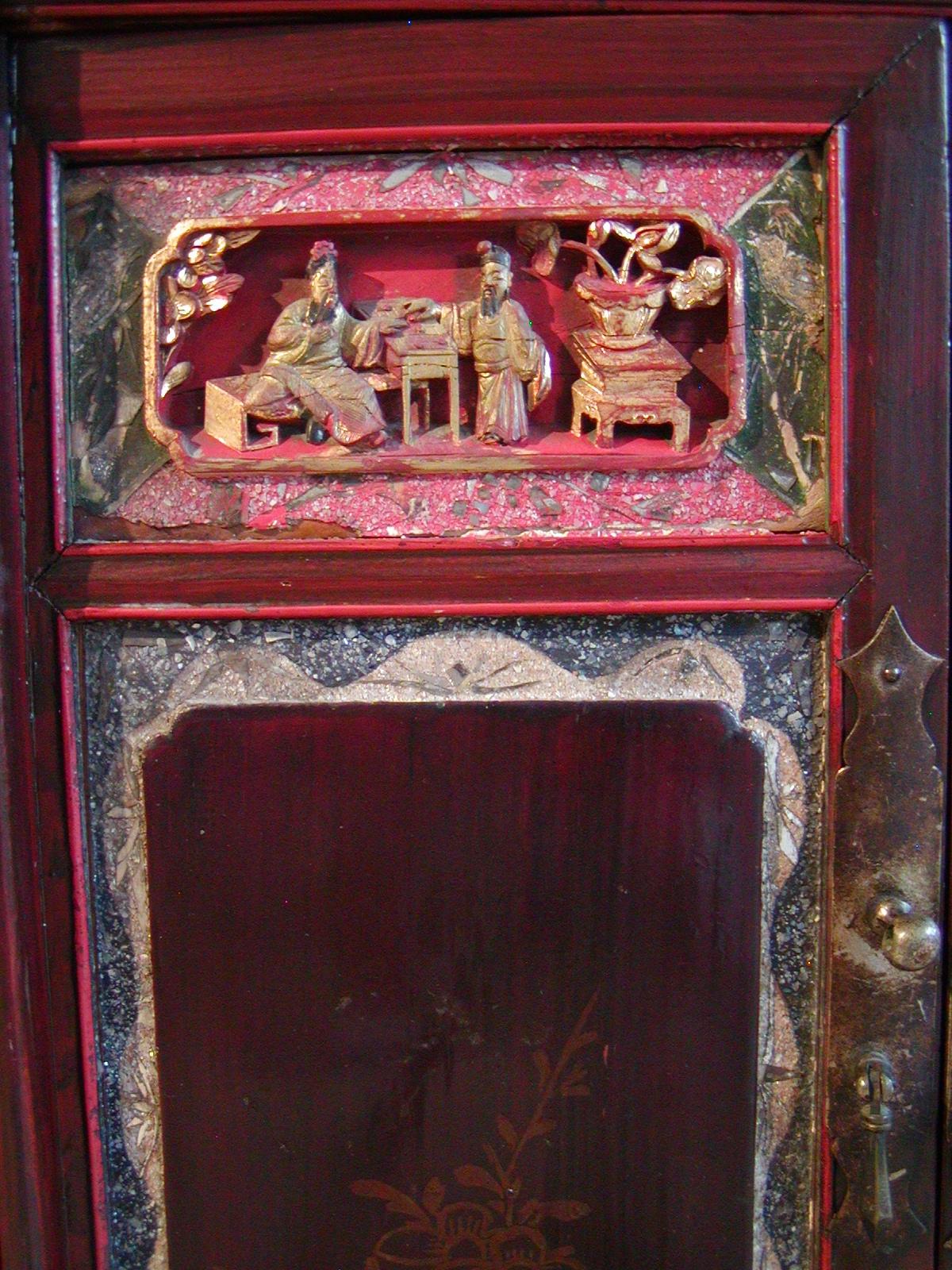 Early 20th Century Pair of Lacquered Chinese Bedside Cabinets For Sale