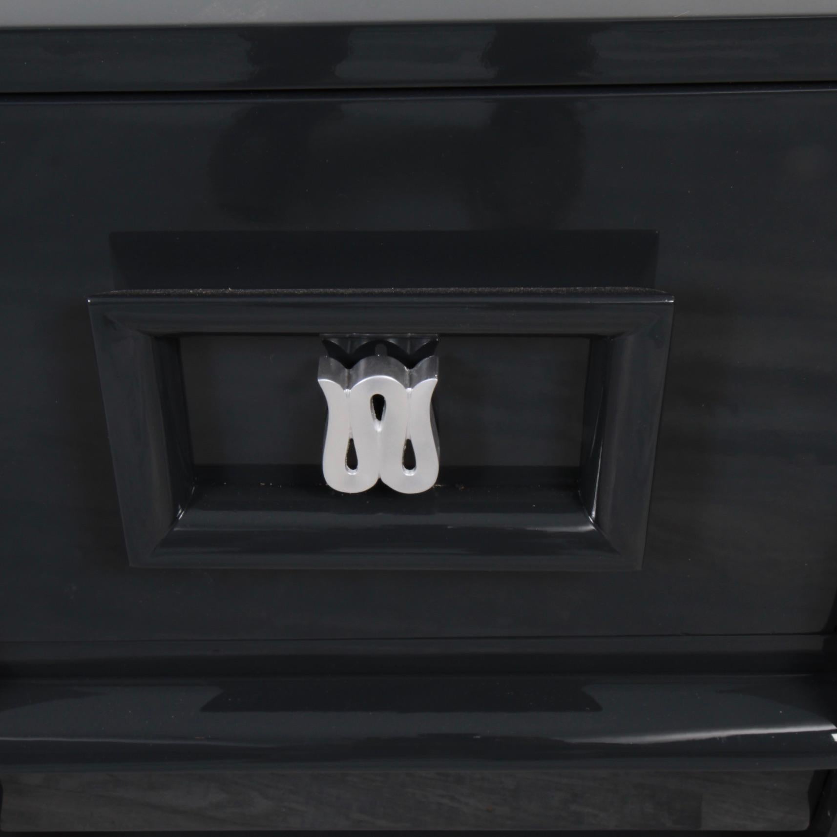 Pair of Lacquered Mid-Century Modern Nightstands In Good Condition For Sale In New London, CT