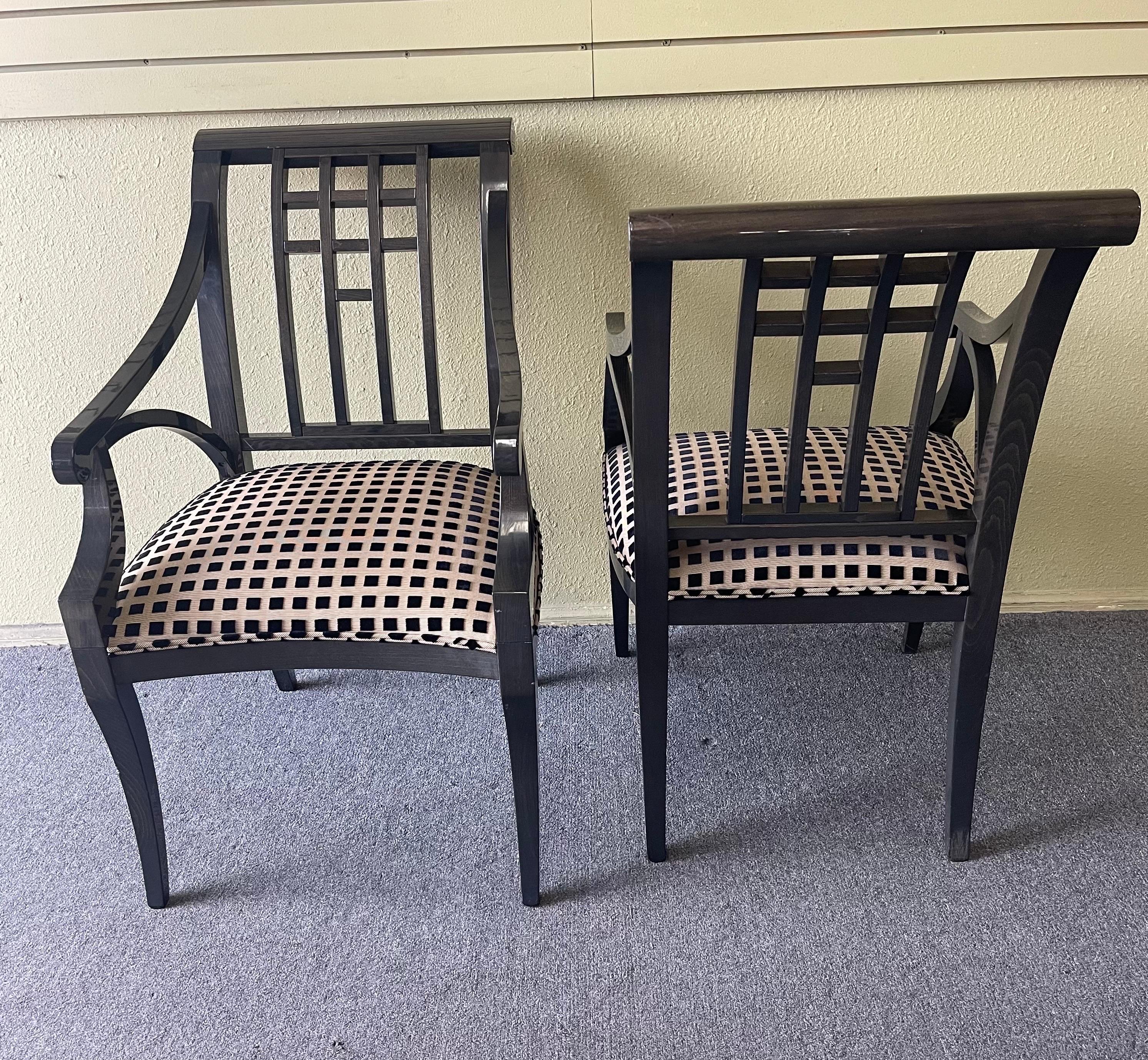 Tissu d'ameublement Paire de fauteuils en bois laqué et tissu de Pietro Costantini en vente