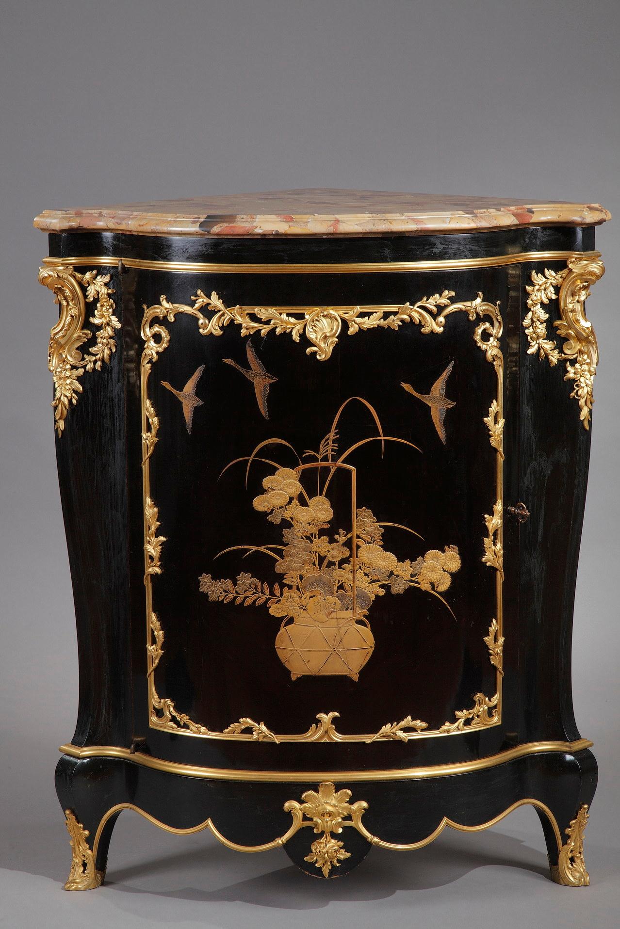 Pareja de Encofrados de Madera Lacada, por A.E. Beurdeley, Francia, hacia 1890 Lacado en venta