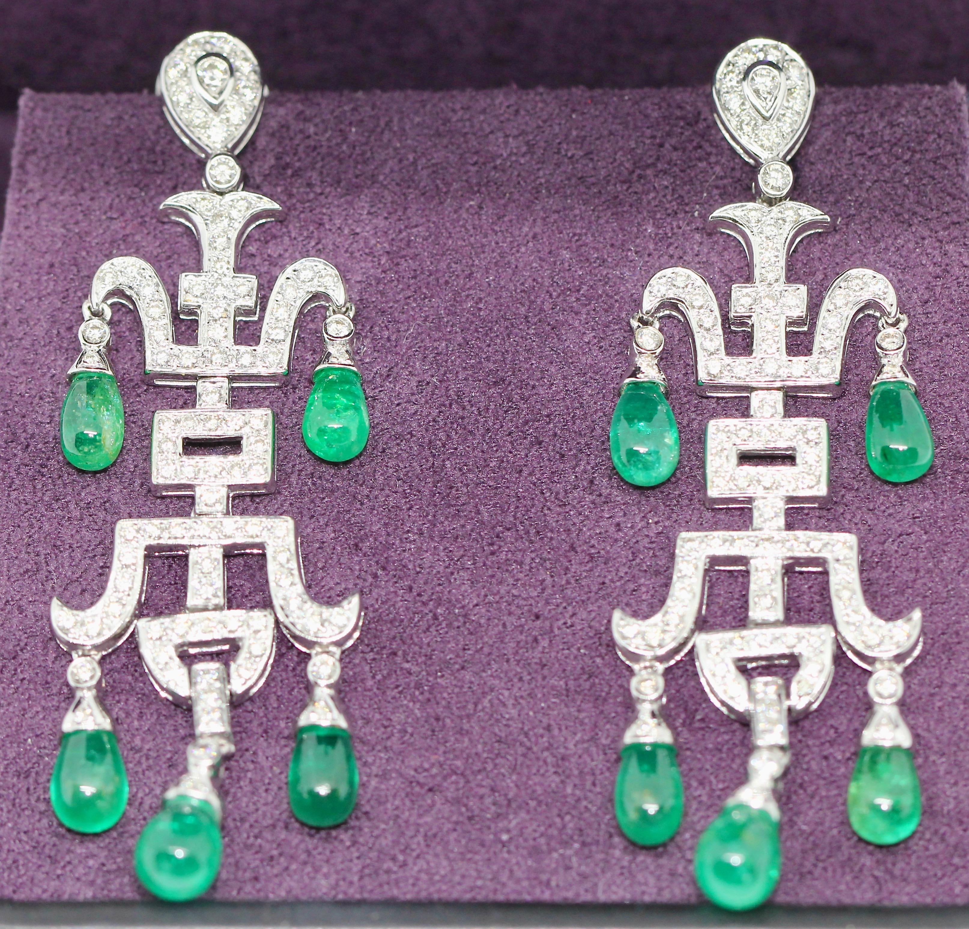 Pair of Ladies Diamond and Emerald Chandelier Earrings, 18 Karat White Gold

Set with 182 diamonds, total weight 1.86 ct.
(VS, H)

10 Emeralds Drop-Shaped

Purest handcraft, from a renowned master goldsmith from Berlin.

Including certificate of