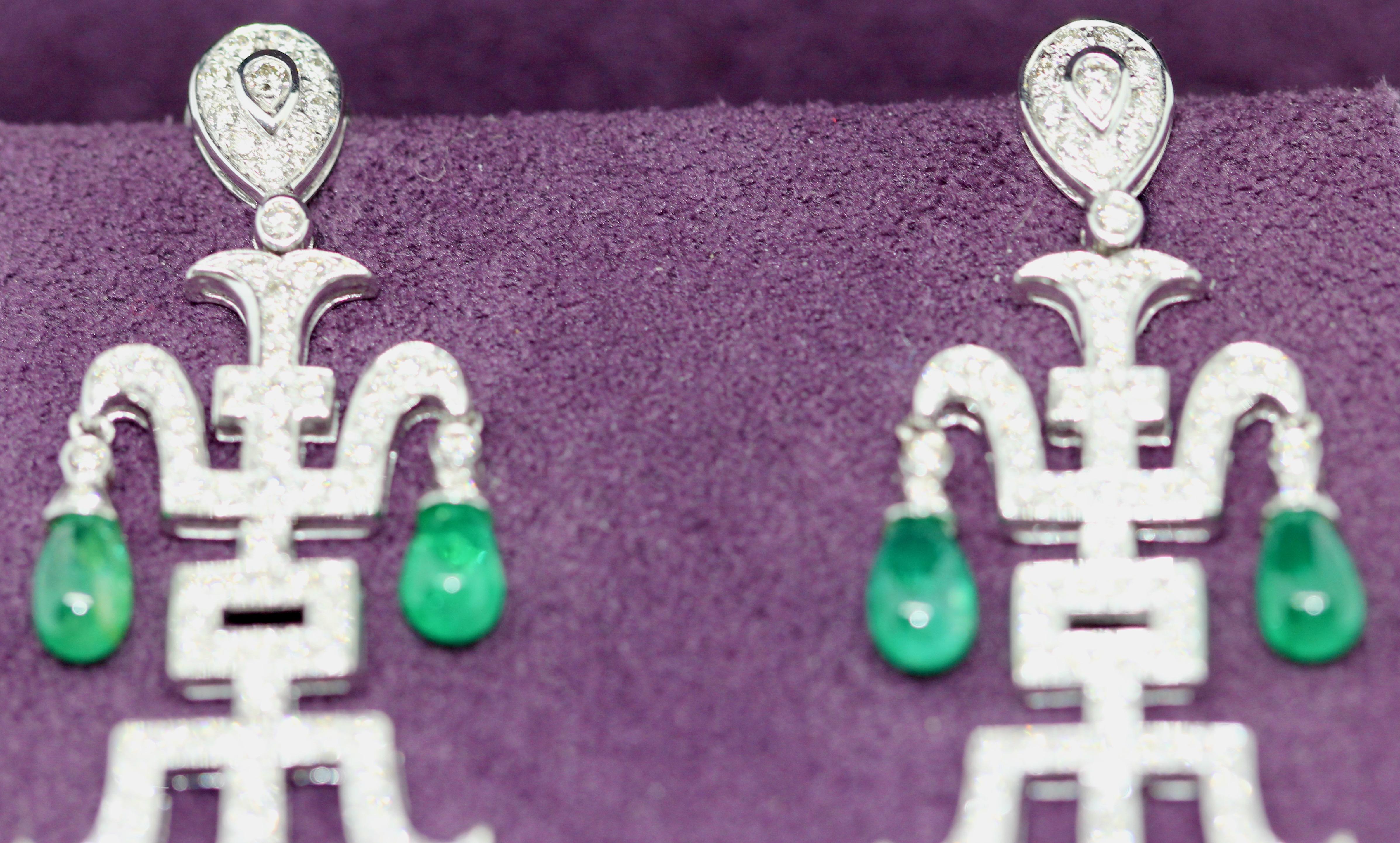 Modern Pair of Ladies Diamond and Emerald Chandelier Earrings, 18 Karat White Gold For Sale