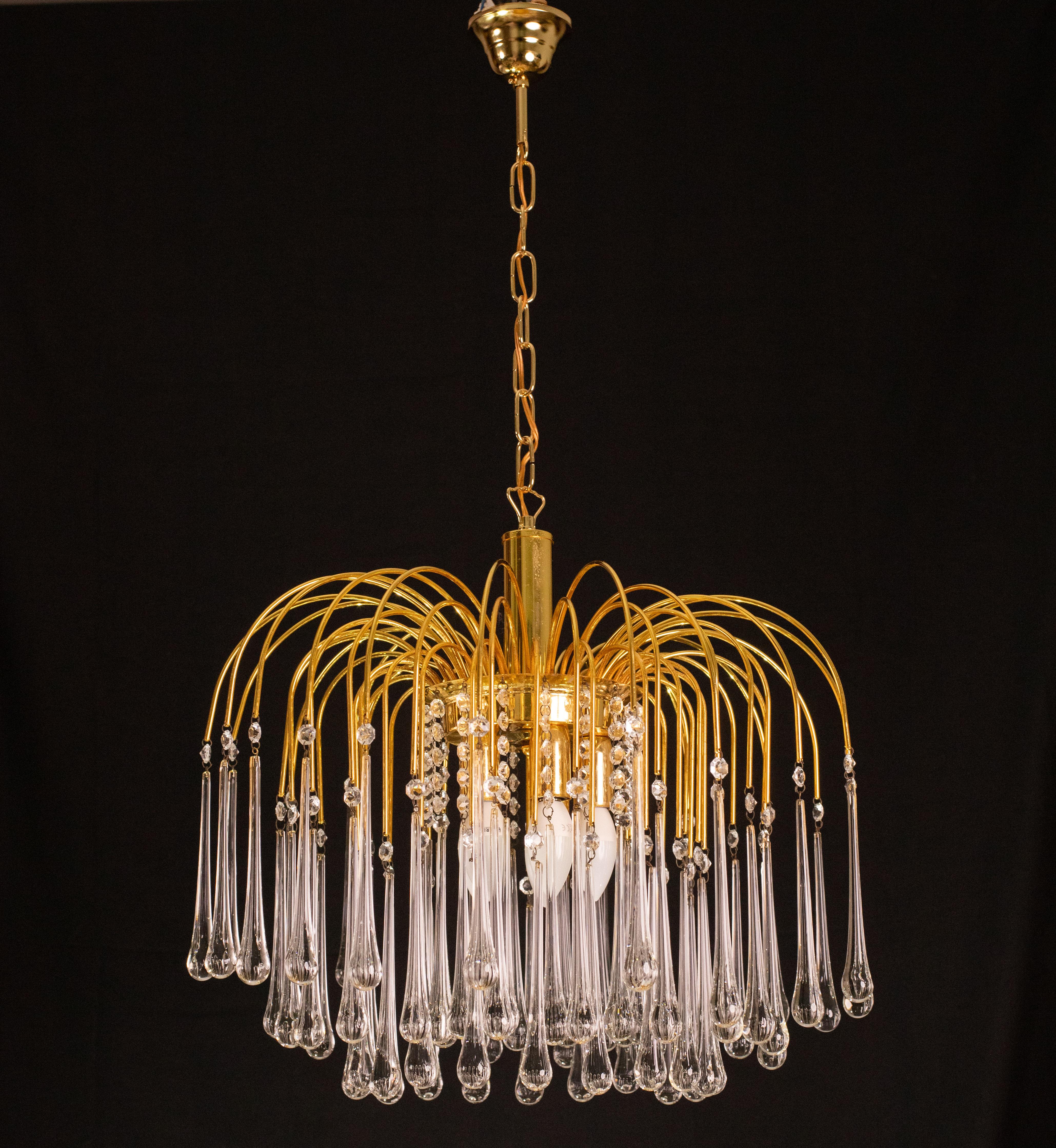 Pair of Lady White, Murano Chandelier White Drops, 1970s In Good Condition For Sale In Roma, IT