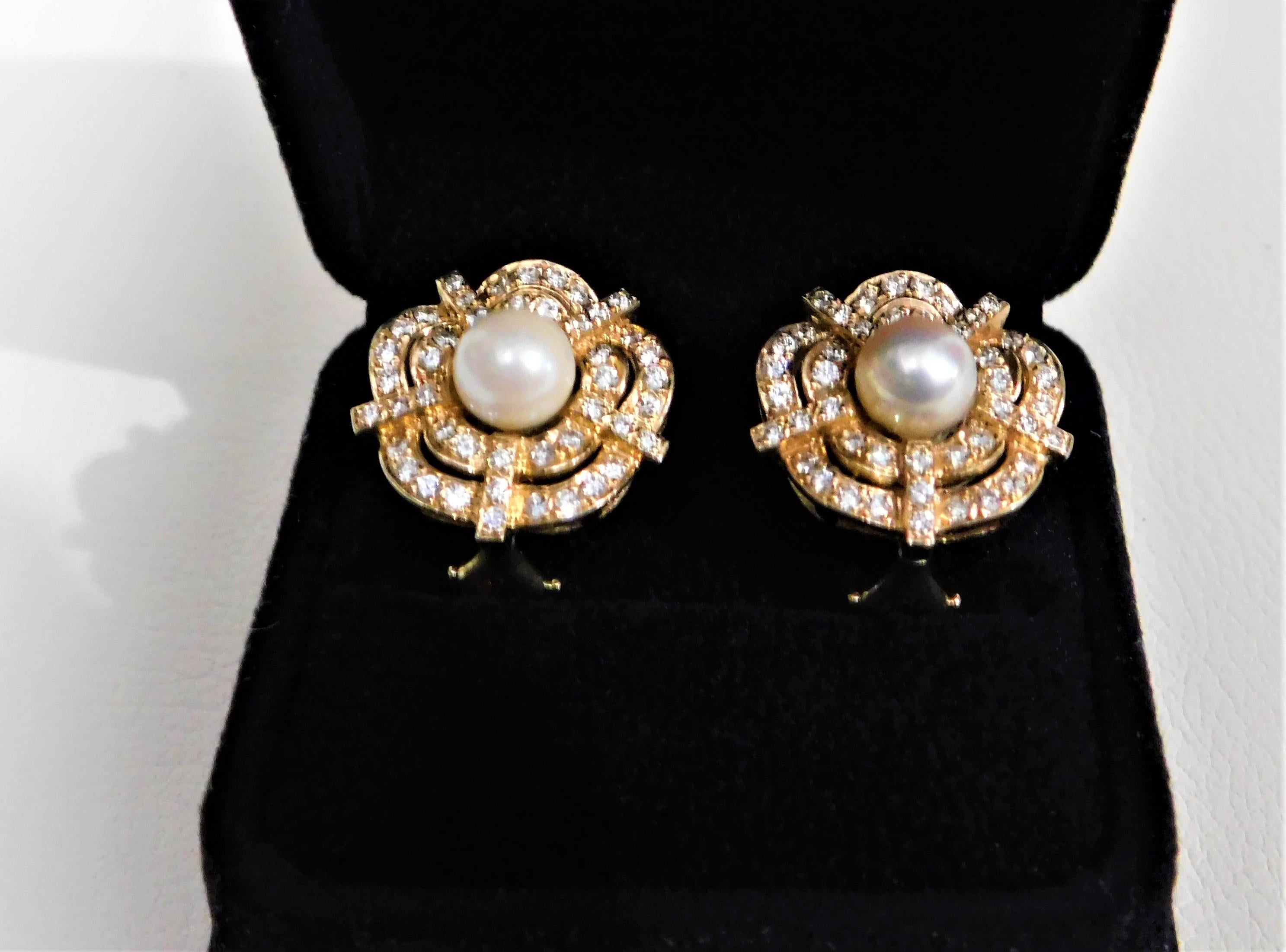 Paar Damen-Ohrringe 14K Gelbgold Zuchtperlen 100 Diamanten mit Blumenmotiv im Angebot 5
