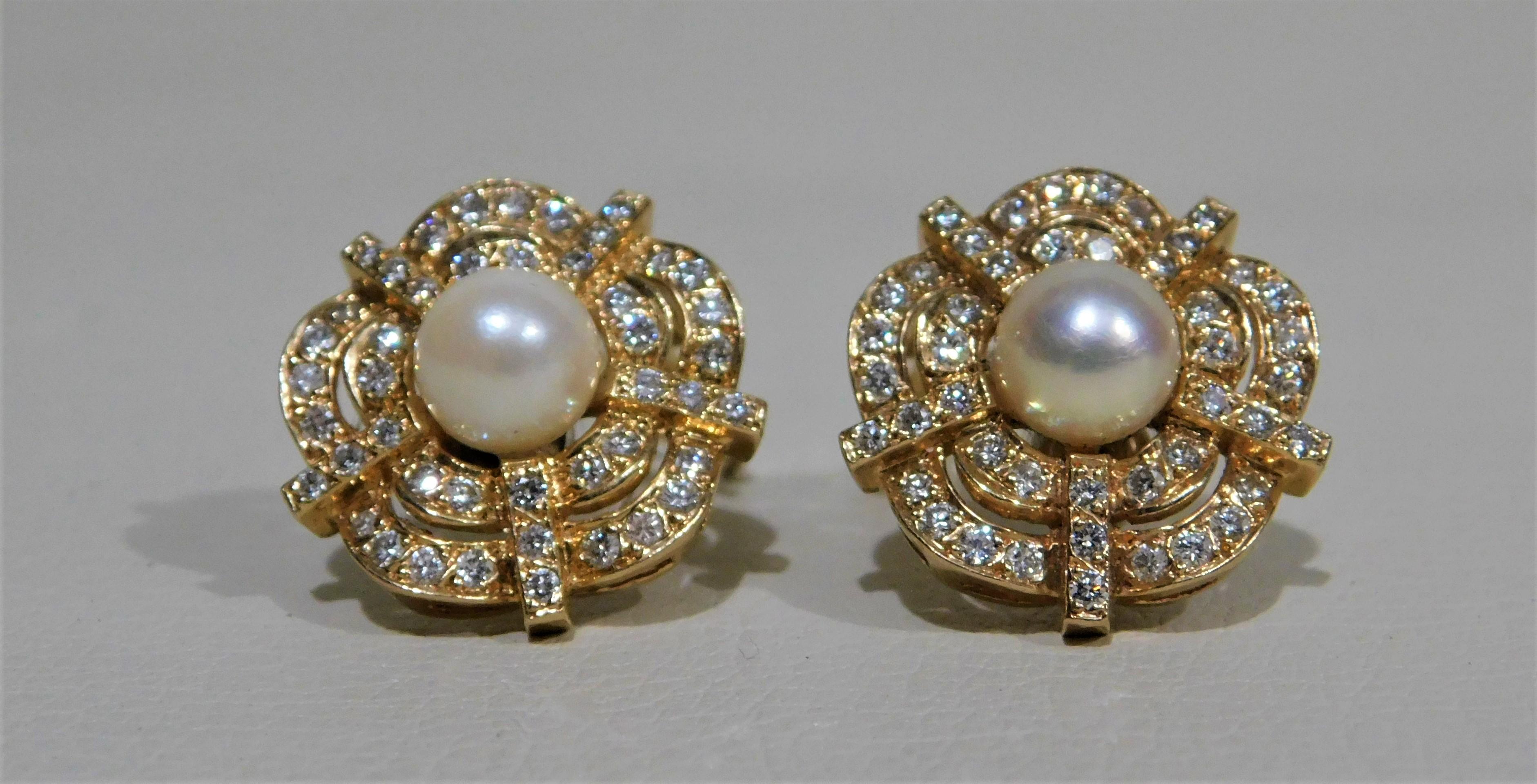 Pair of Lady's 14K Yellow Gold Cultured Pearl 100 Diamonds Floral Motif Earrings In Good Condition For Sale In Hamilton, Ontario