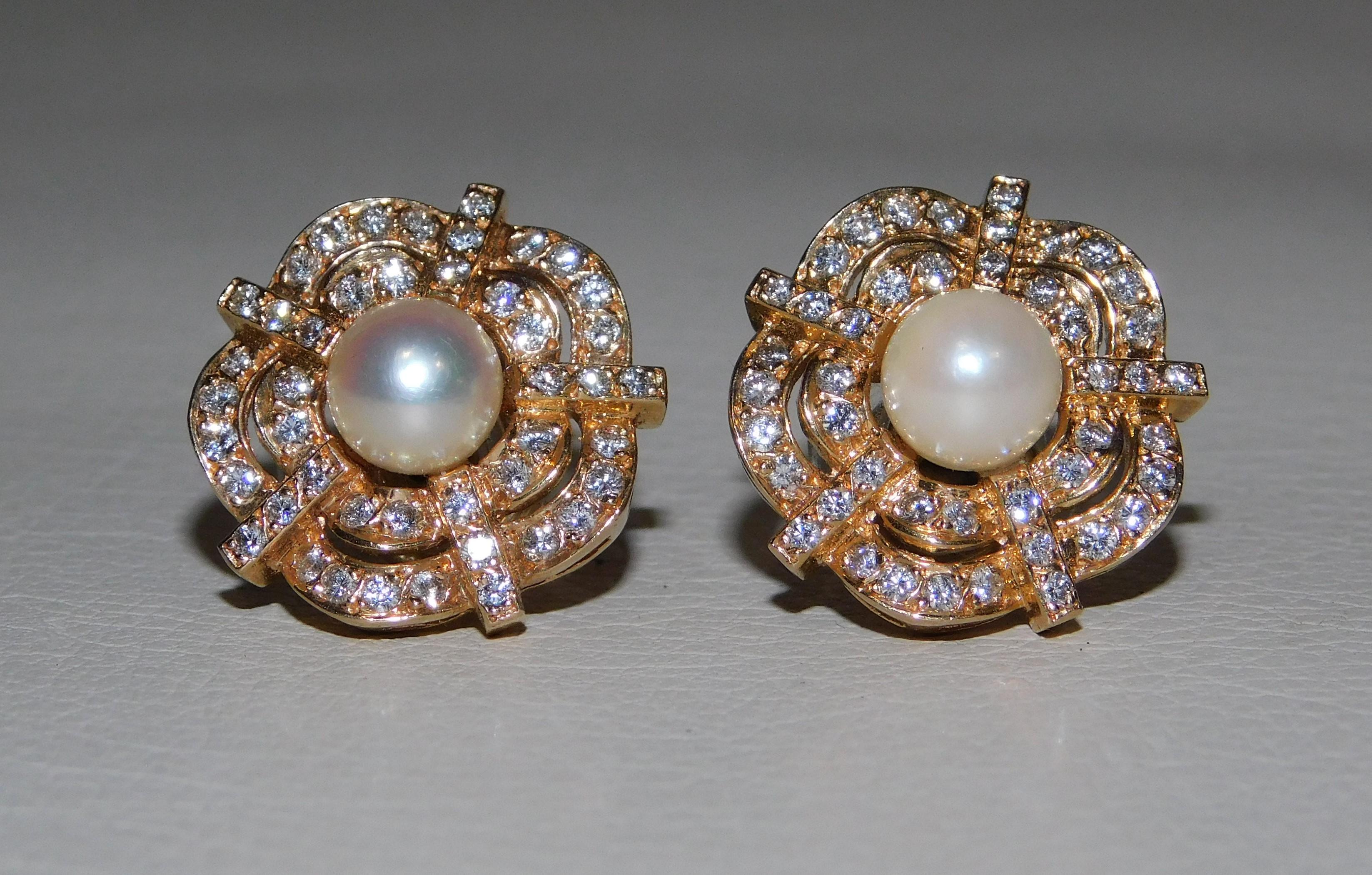 Paar Damen-Ohrringe 14K Gelbgold Zuchtperlen 100 Diamanten mit Blumenmotiv (Gold) im Angebot