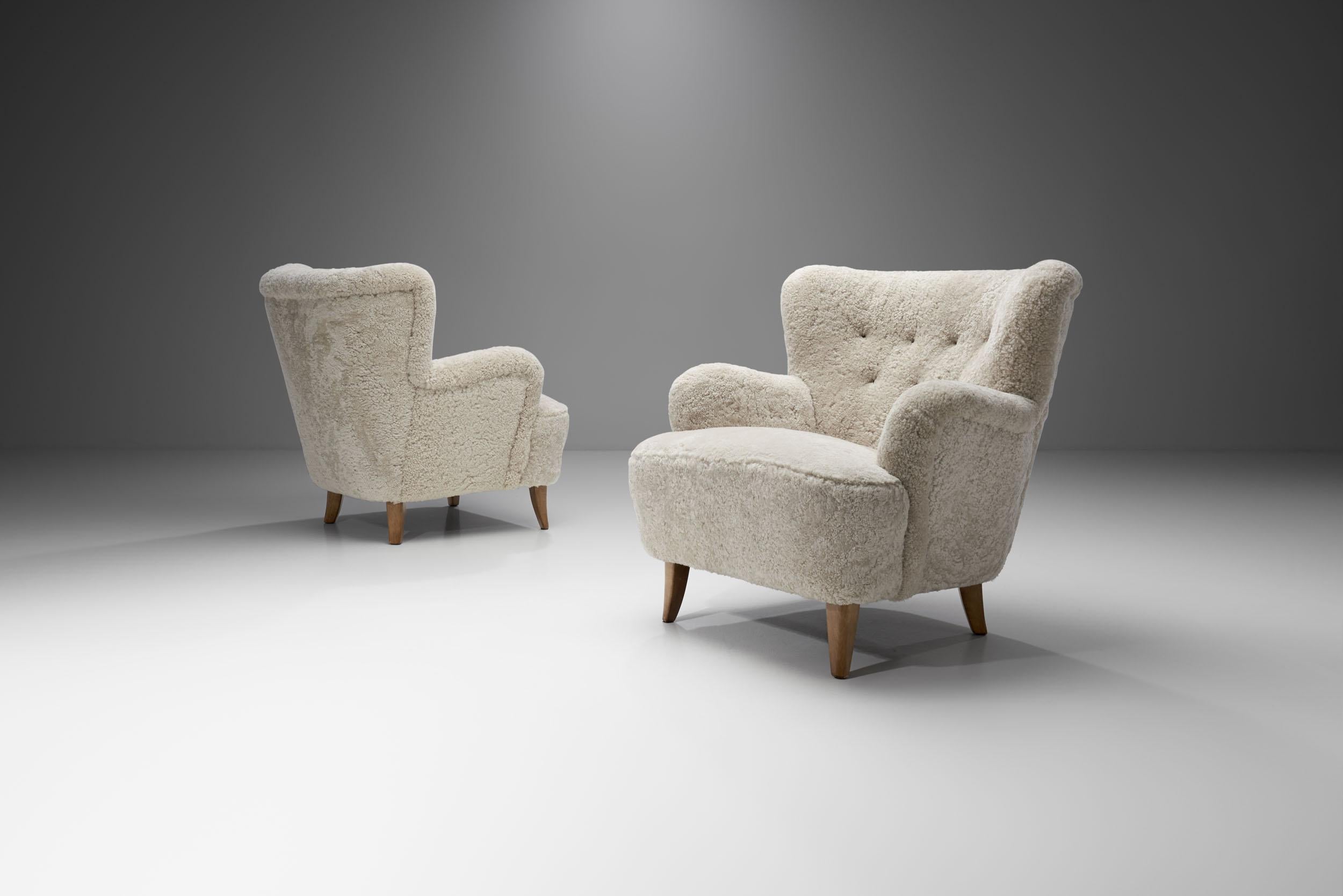 The “Laila” model by the Finnish designer, Ilmari Lappalainen, originates from 1948, with the earliest original drawings kept in the Lahti City Museum in their Lappalainen Collection. 

This pair of “nr. 238” armchairs are from the Finnish