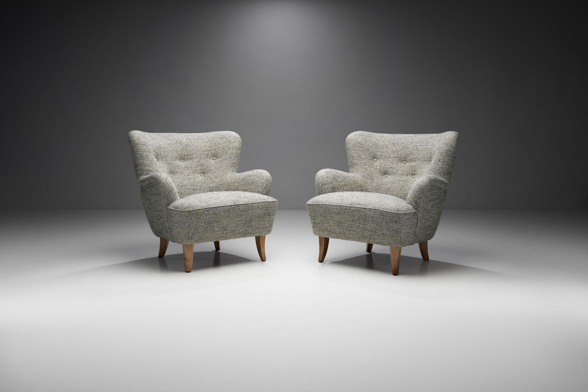 The “Laila” model by the Finnish designer Ilmari Lappalainen originates from 1948, with the earliest original drawings kept in the Lahti City Museum in their Lappalainen Collection.

This pair of “nr. 238” armchairs are from the Finnish designer’s