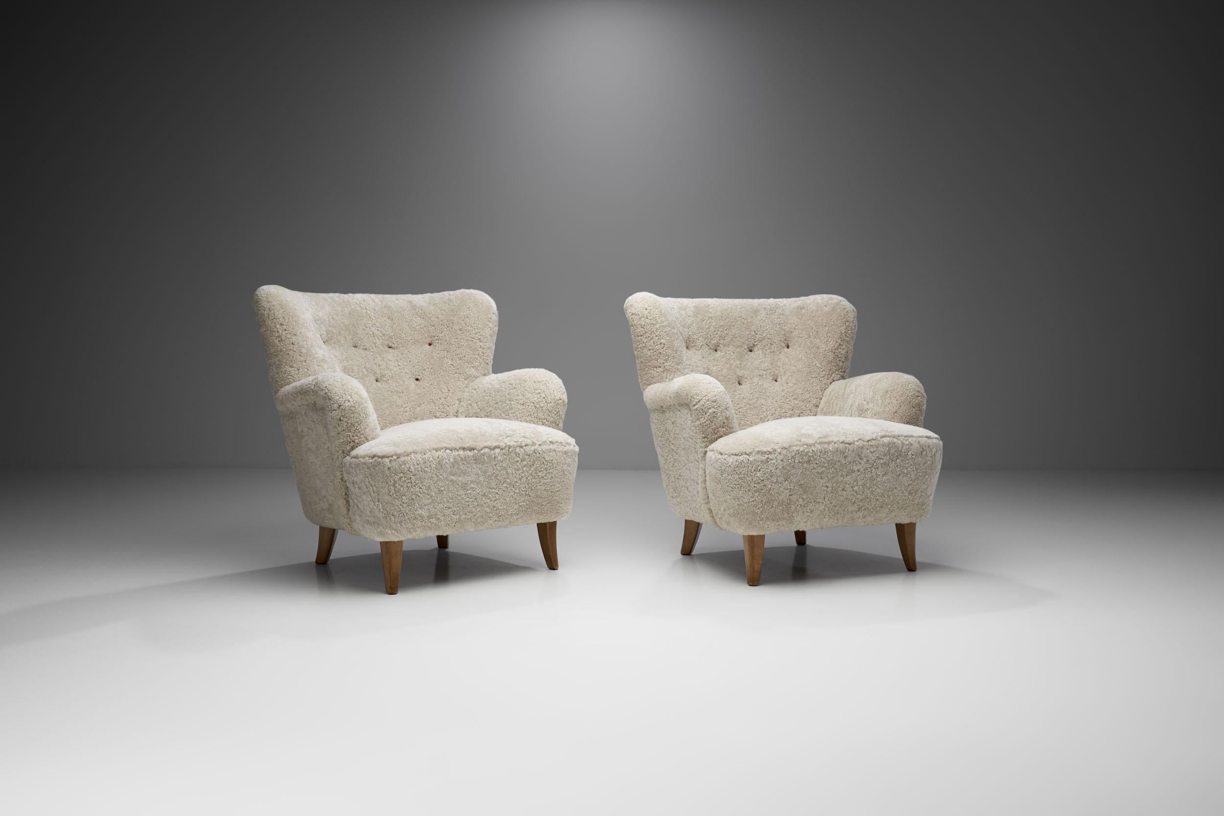 Pair of “Laila” Armchairs in Sheepskin by Ilmari Lappalainen, Finland 1948 In Good Condition For Sale In Utrecht, NL