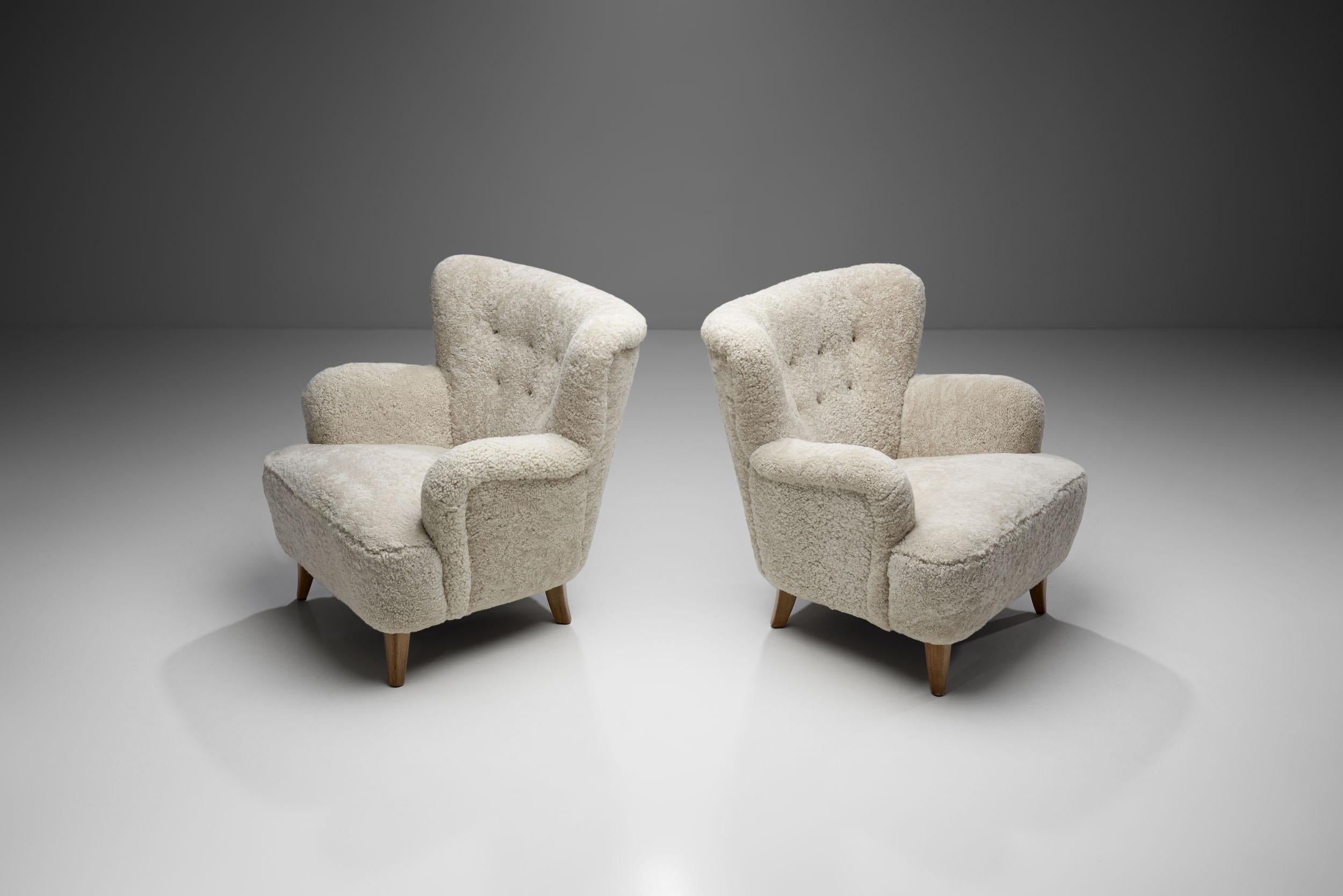 Pair of “Laila” Armchairs in Sheepskin by Ilmari Lappalainen, Finland 1948 In Good Condition For Sale In Utrecht, NL