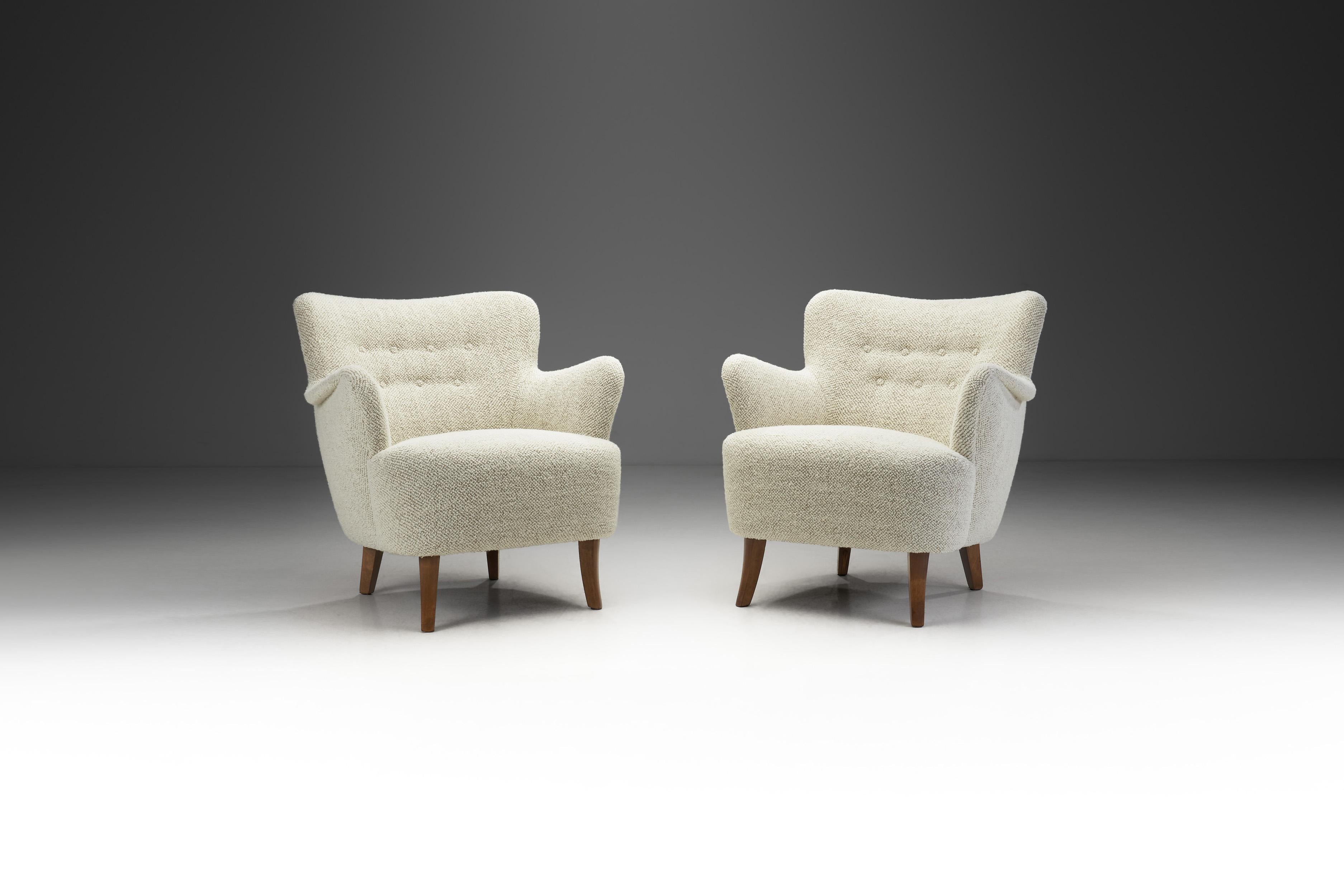 The “Laila” model by the Finnish designer, Ilmari Lappalainen, originates from 1948, with the earliest original drawings kept in the Lahti City Museum in their Lappalainen Collection.

This pair of “nr. 238” armchairs are from the Finnish