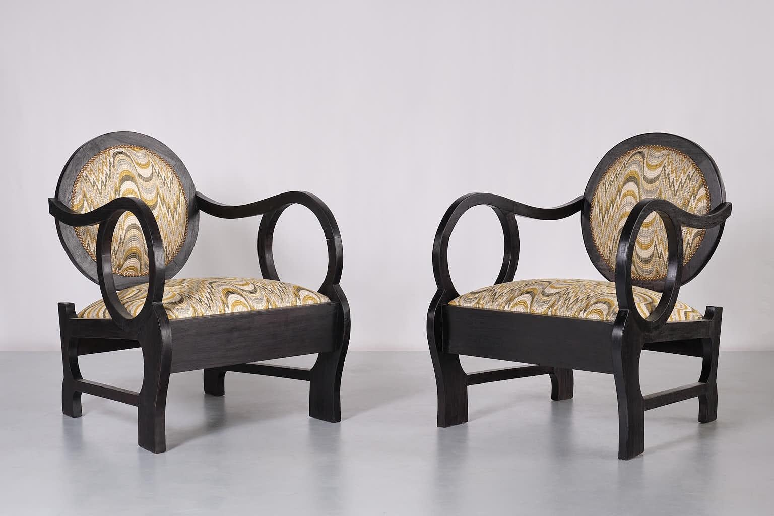 Art déco Paire de fauteuils attribués à Lajos Kozma en chêne et jacquard Dedar, fin des années 1940 en vente