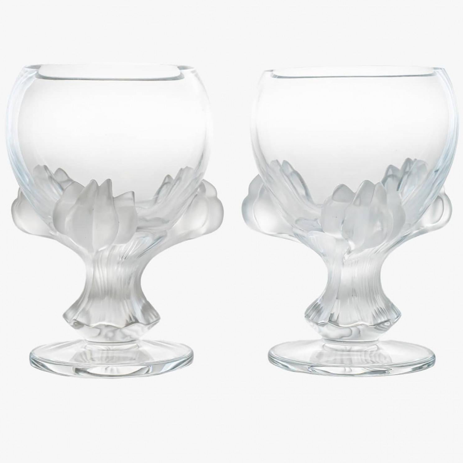 Il lusso al suo massimo, un oggetto da collezione realizzato da Lalique in Francia.

Si tratta di una coppia di vasi a ciotola Nature di Lalique, realizzati in cristallo smerigliato.

Si prega di notare che il prezzo si riferisce al set.

Lalique è