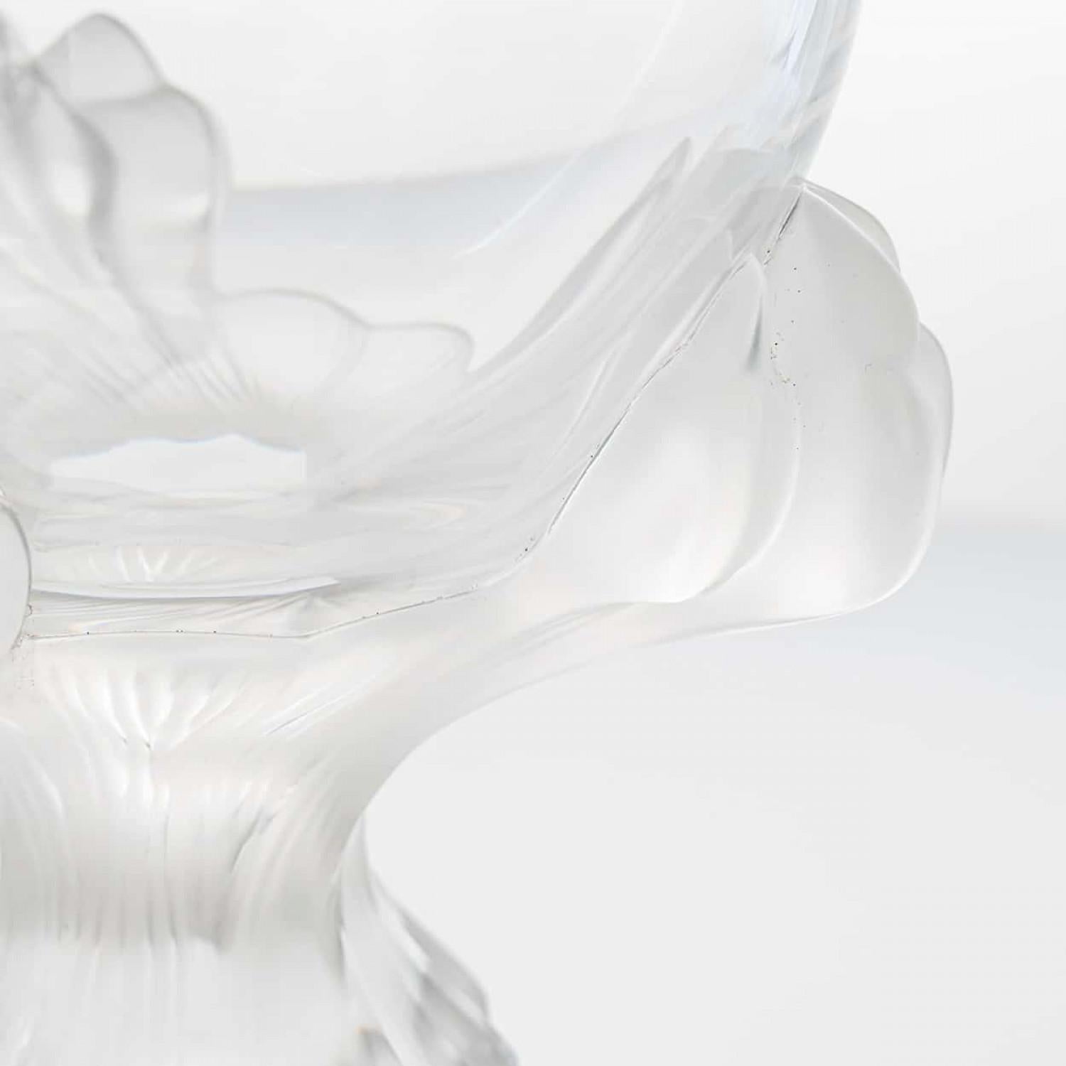 Pair of Lalique Nature Bowl Vases Crystal, France im Zustand „Gut“ im Angebot in Rijssen, NL