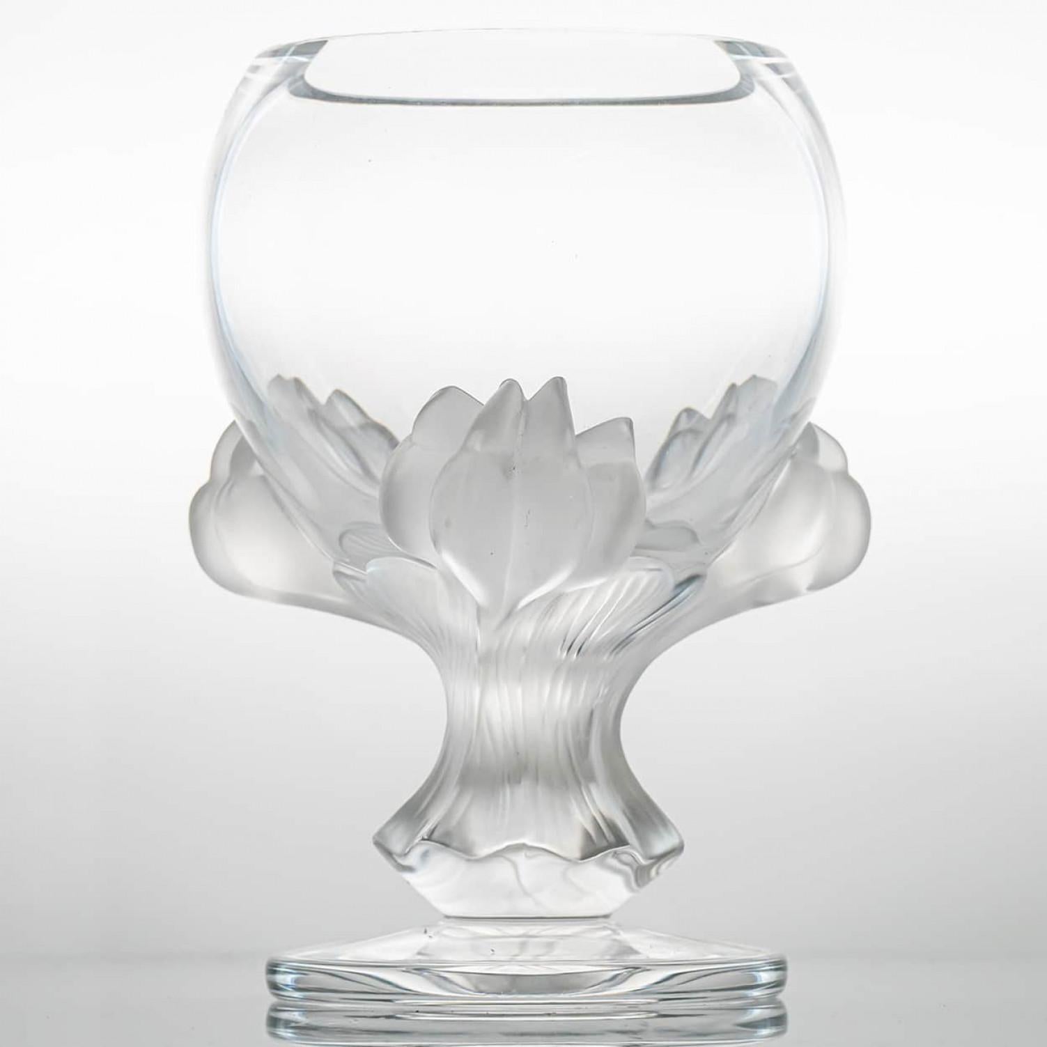 Pair of Lalique Nature Bowl Vases Crystal, France im Angebot 1