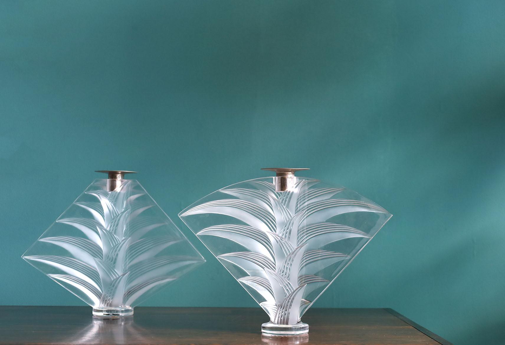 Pareja de portavelas Ravelina de cristal fabricados por Lalique.
Sencillamente impresionante.
Firmado y con sello original de Lalique.