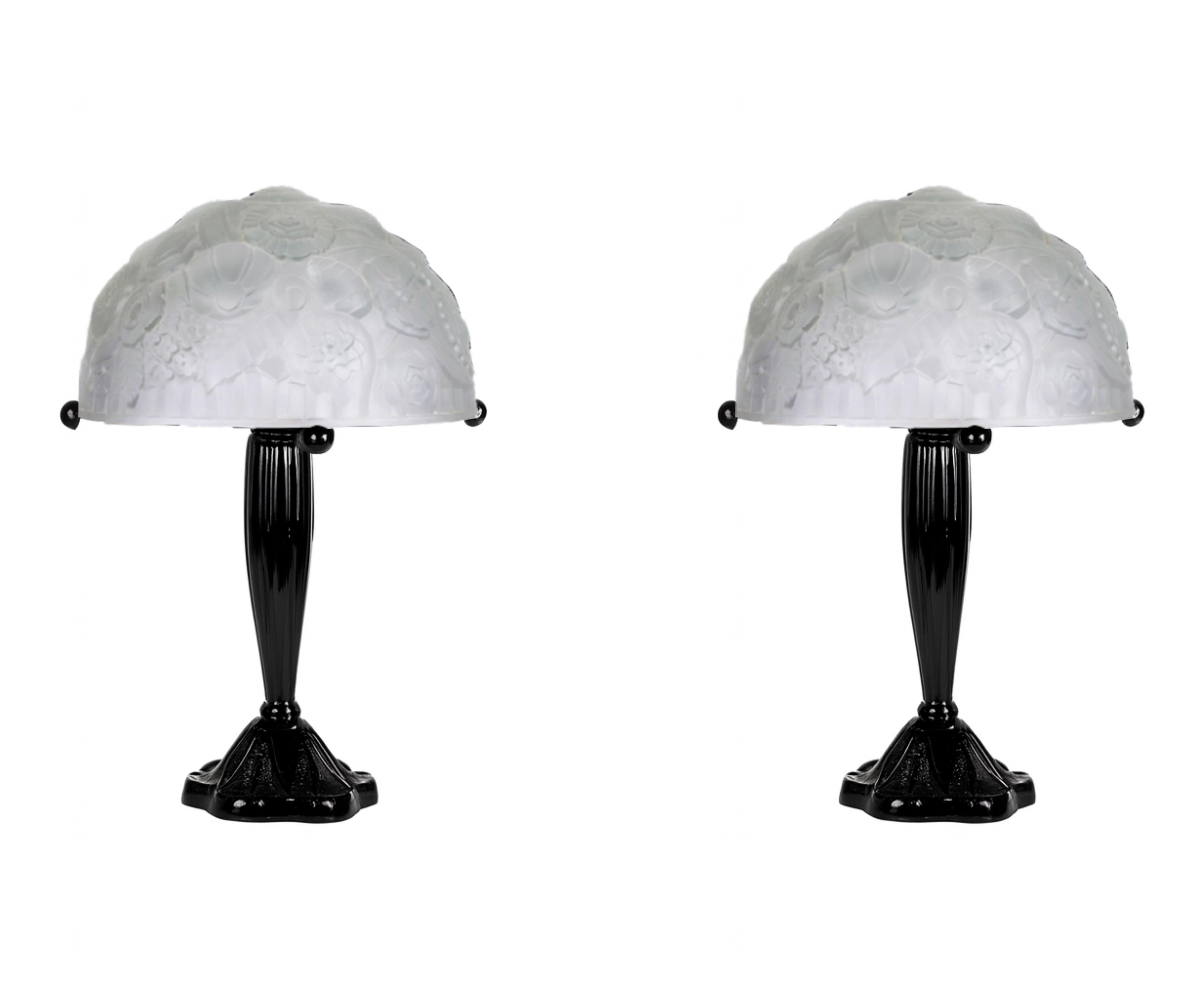 Pair of Lalique style Art Deco Black Lacquer Brass Table Lamp, 1920s For Sale 7