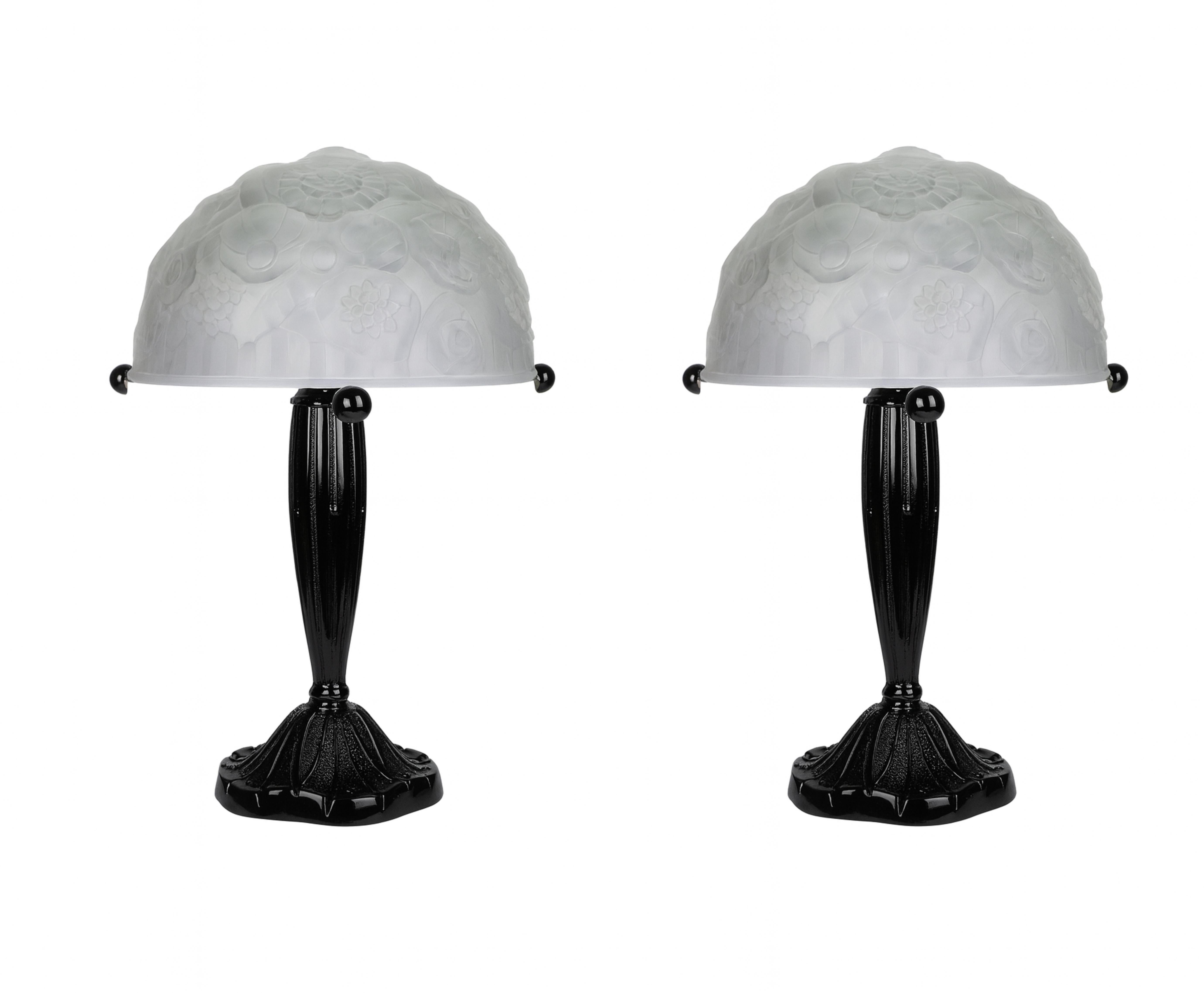 Pair of Lalique style Art Deco Black Lacquer Brass Table Lamp, 1920s For Sale 4