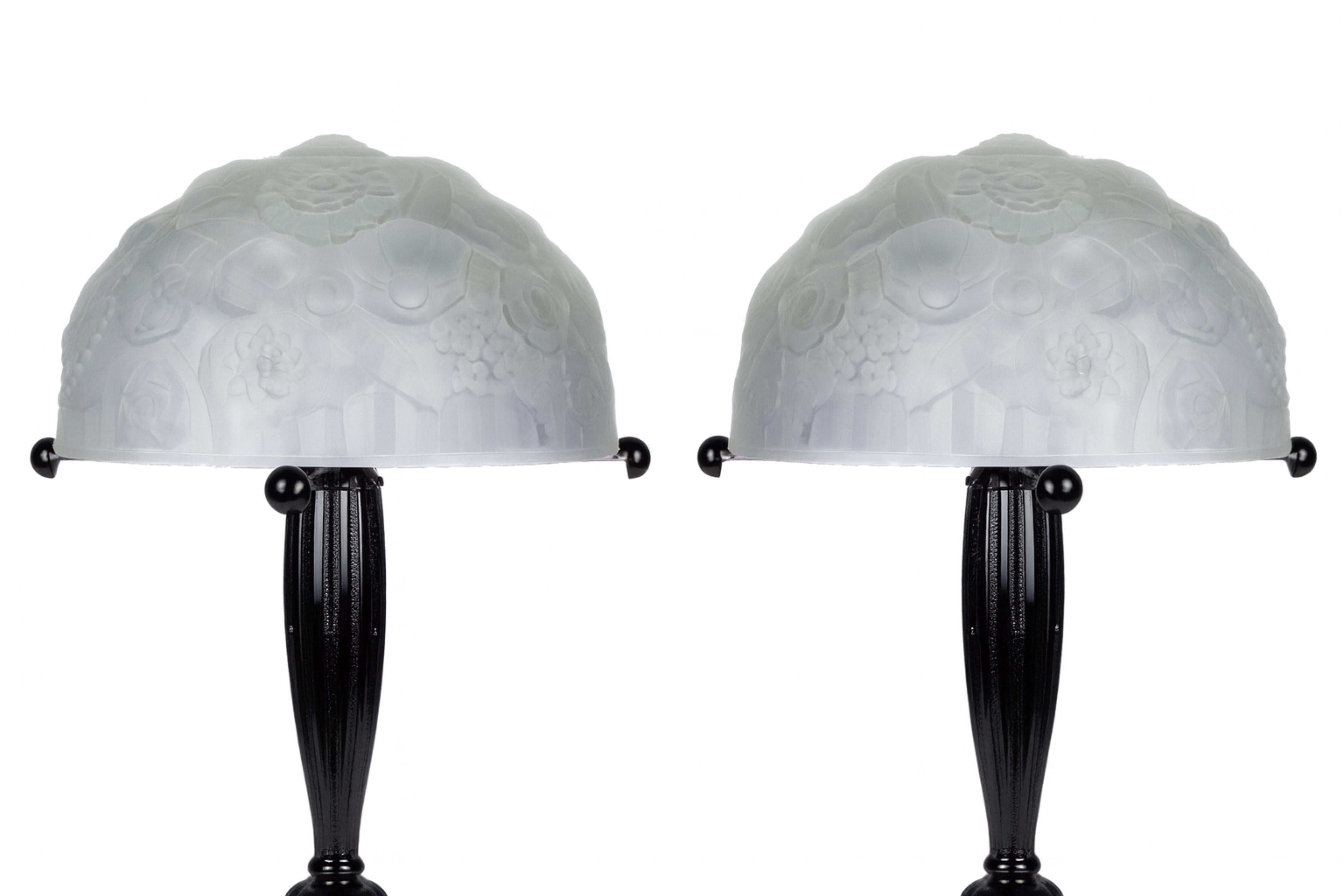 Pair of Lalique style Art Deco Black Lacquer Brass Table Lamp, 1920s For Sale 5