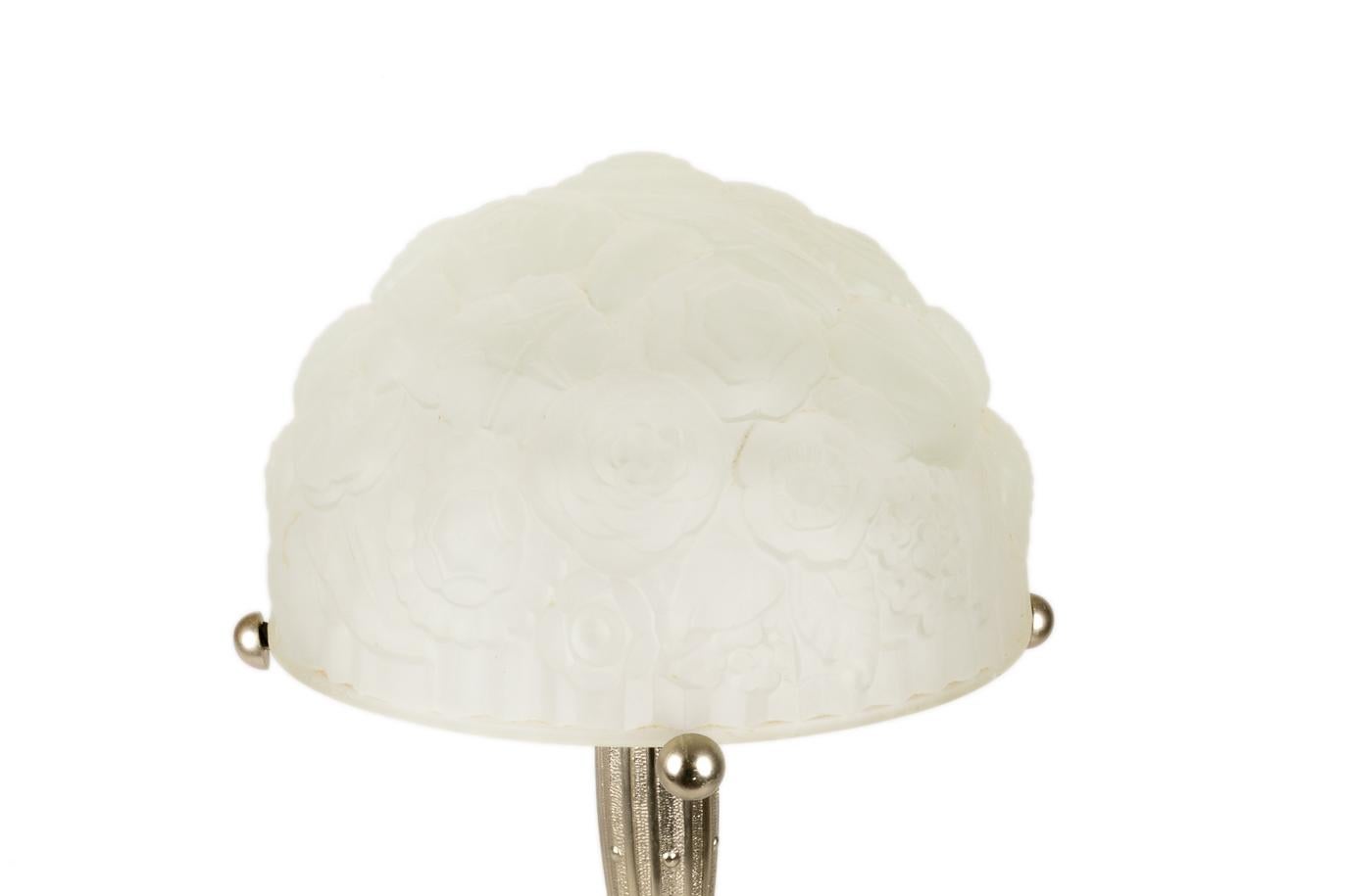 Art déco Paire de lampes de table en laiton nickelé de style Lalique Art Déco, années 1920 en vente