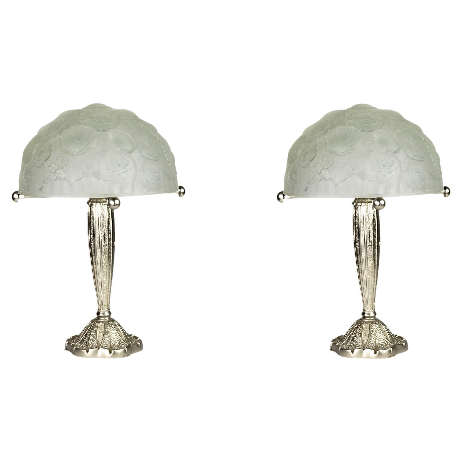 Ein Paar Lalique Art Deco Tischlampen aus vernickeltem Messing, 1920er Jahre