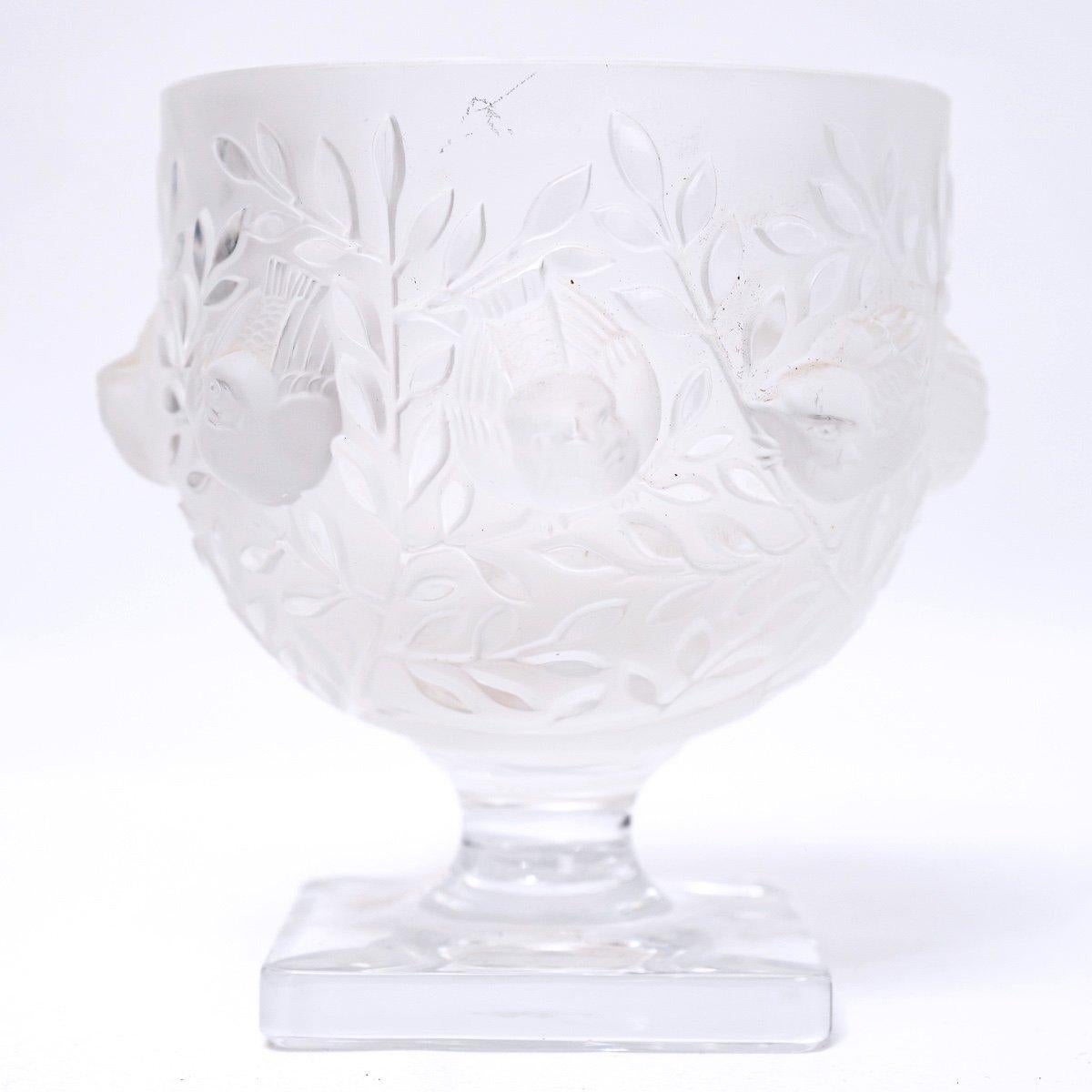 Pair Of Lalique Vase - Molded Crystal - Elisabeth - Period: XXth  Style Art Deco For Sale 1