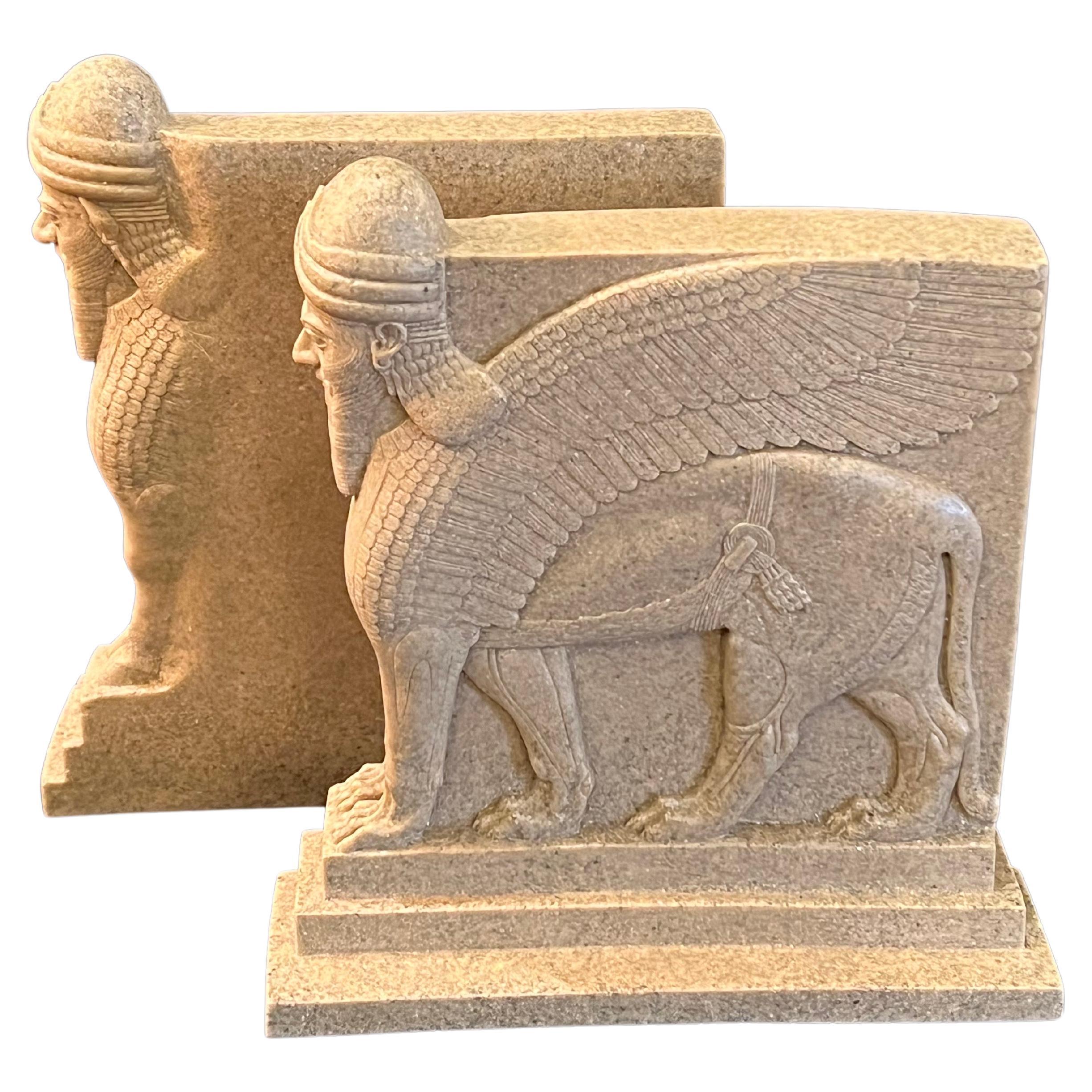 Ein Paar Lamassu-Buchstützen, Löwe, Mesopotamische Kunst, dekorativ 