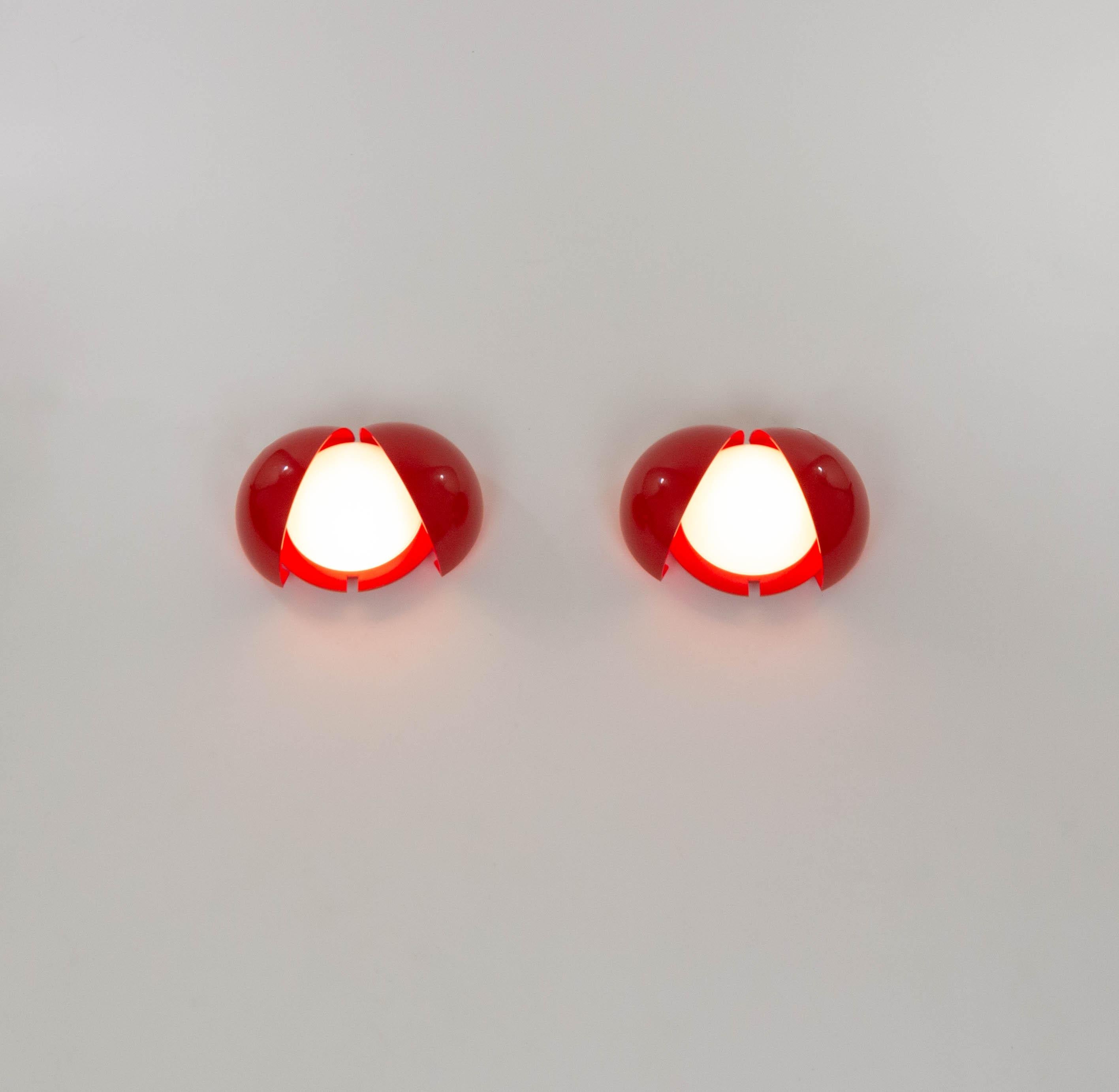 Mid-Century Modern Pair of Lampira wall lamps by G.P.A. Monti for Fontana Arte, 1970s