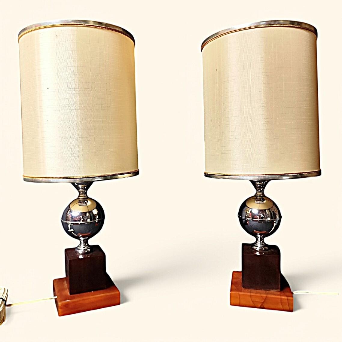 Français Paire de lampes Att. Lampes en acier et bakélite/résine fauve de la Maison Barbier, 1960s- en vente