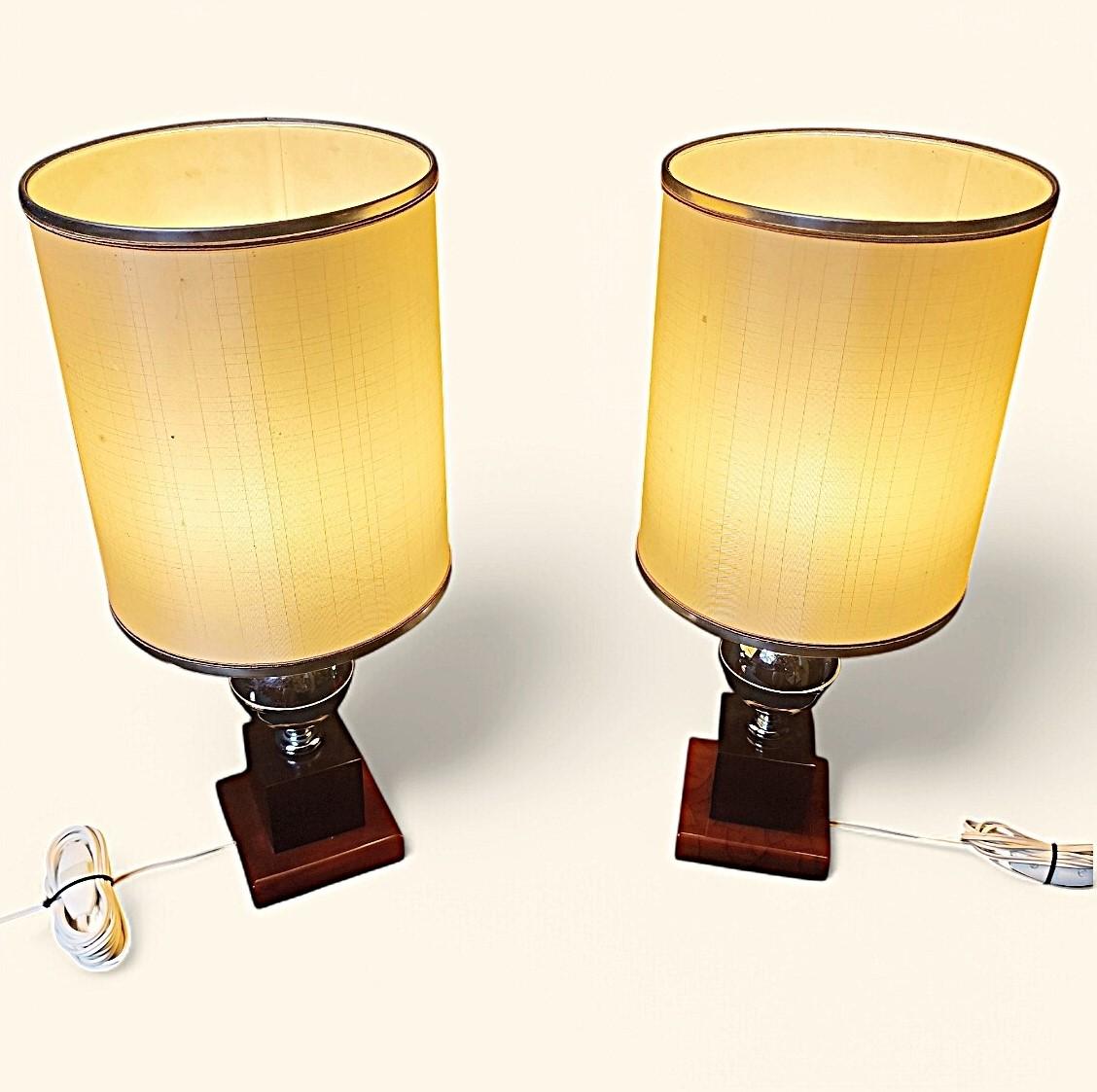 Paire de lampes Att. Lampes en acier et bakélite/résine fauve de la Maison Barbier, 1960s- Bon état - En vente à MOUGINS, FR