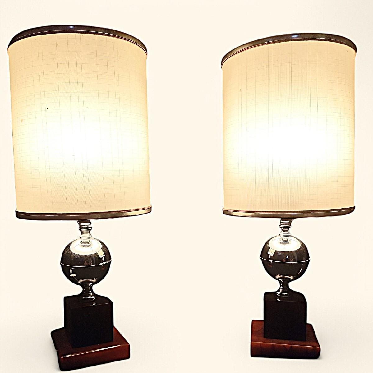 Milieu du XXe siècle Paire de lampes Att. Lampes en acier et bakélite/résine fauve de la Maison Barbier, 1960s- en vente