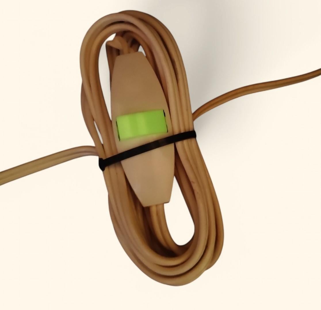 Paire de lampes Att. Lampes en acier et bakélite/résine fauve de la Maison Barbier, 1960s- en vente 1