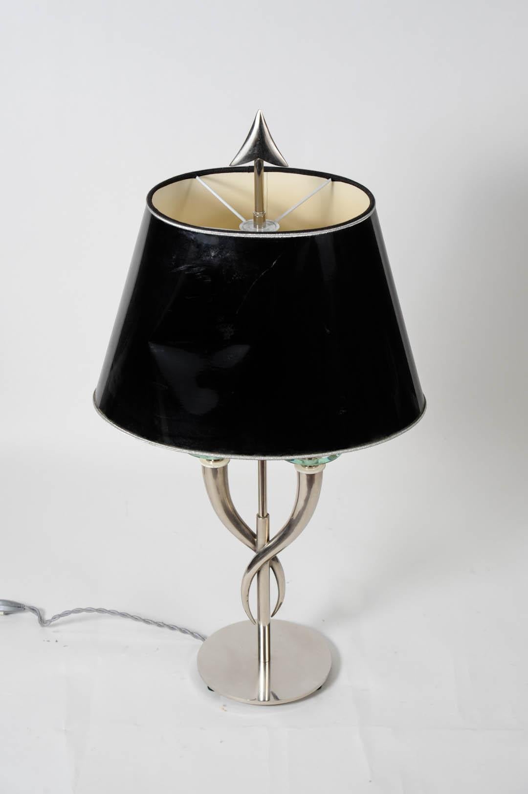 Paar Lampen aus vernickeltem Messing 
Neu verkabelt
Vintage-Farbtöne müssen ausgetauscht werden.