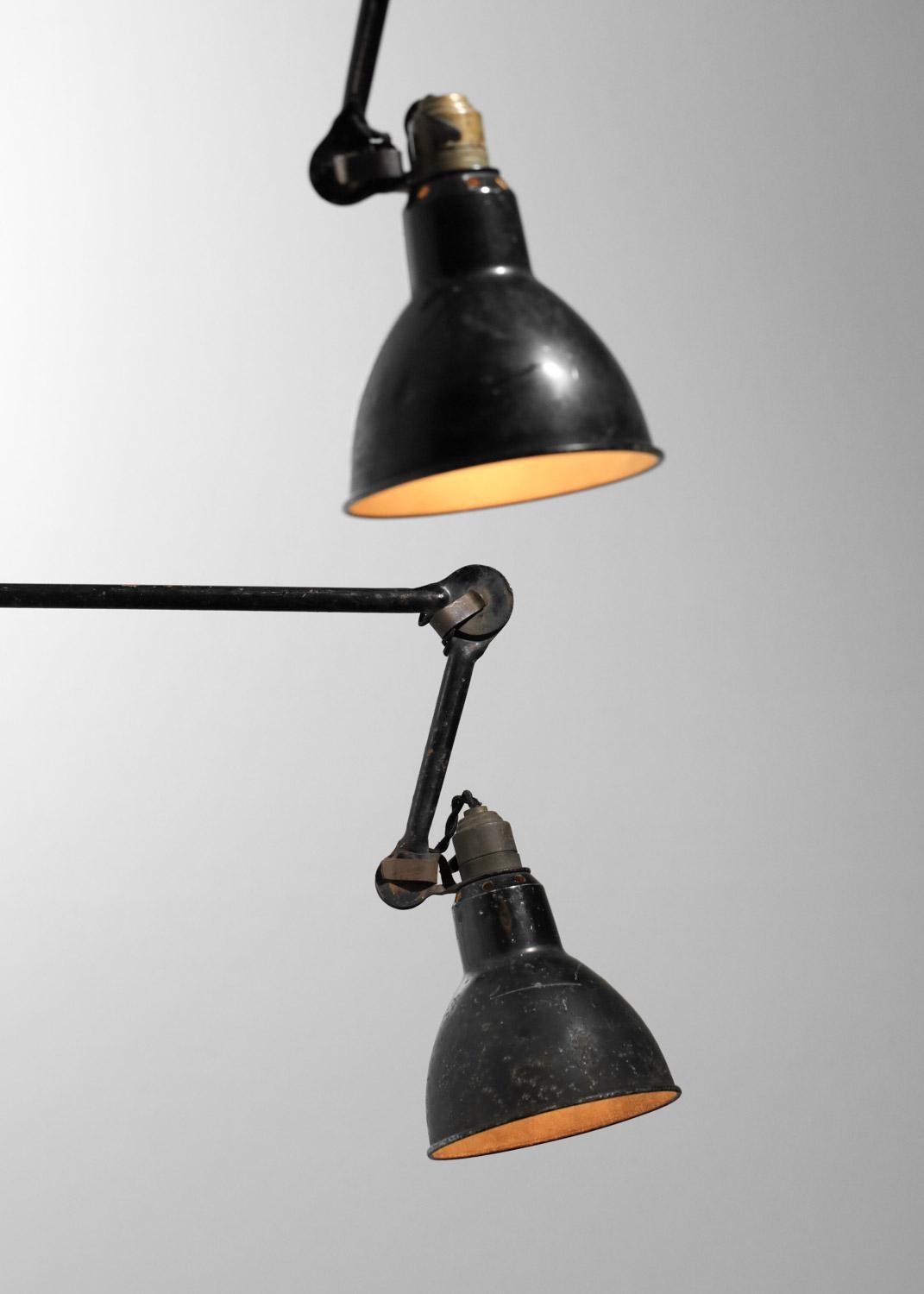 Coppia di lampade Bernard-Albin Gras modello 201 Le Corbusier in metallo laccato in vendita 3