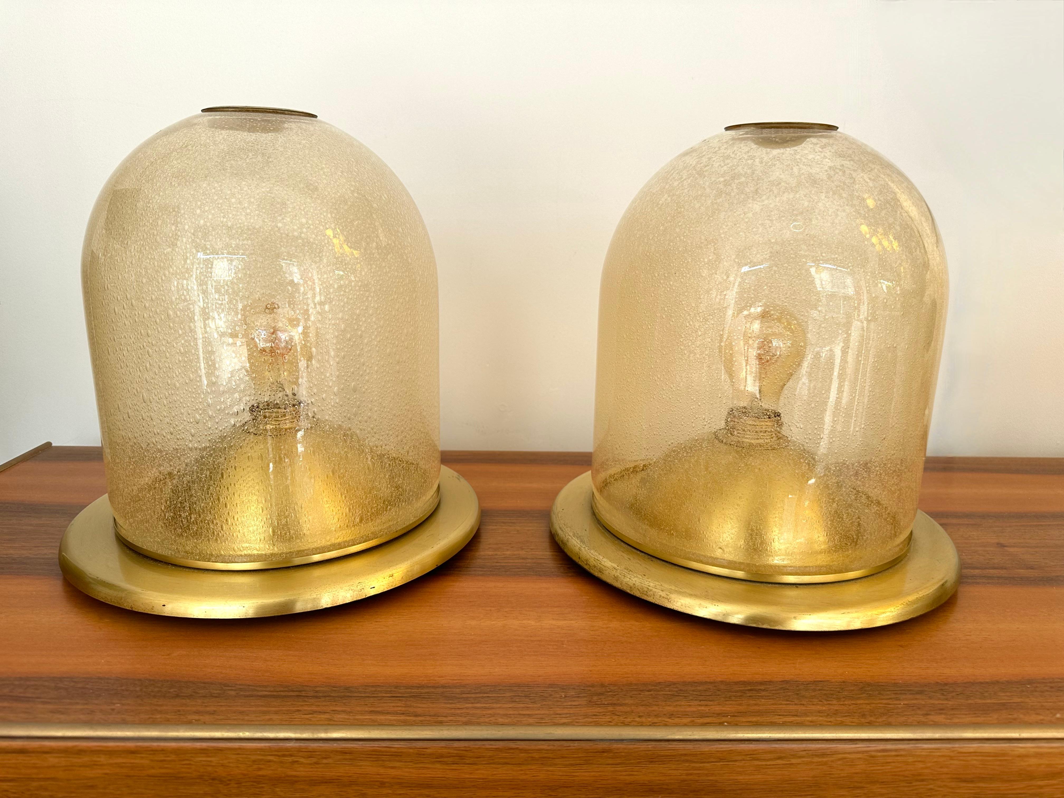 Lampenpaar Messing und goldene Murano-Glasblasen von F. Fabbian, Italien, 1970er Jahre im Zustand „Gut“ im Angebot in SAINT-OUEN, FR