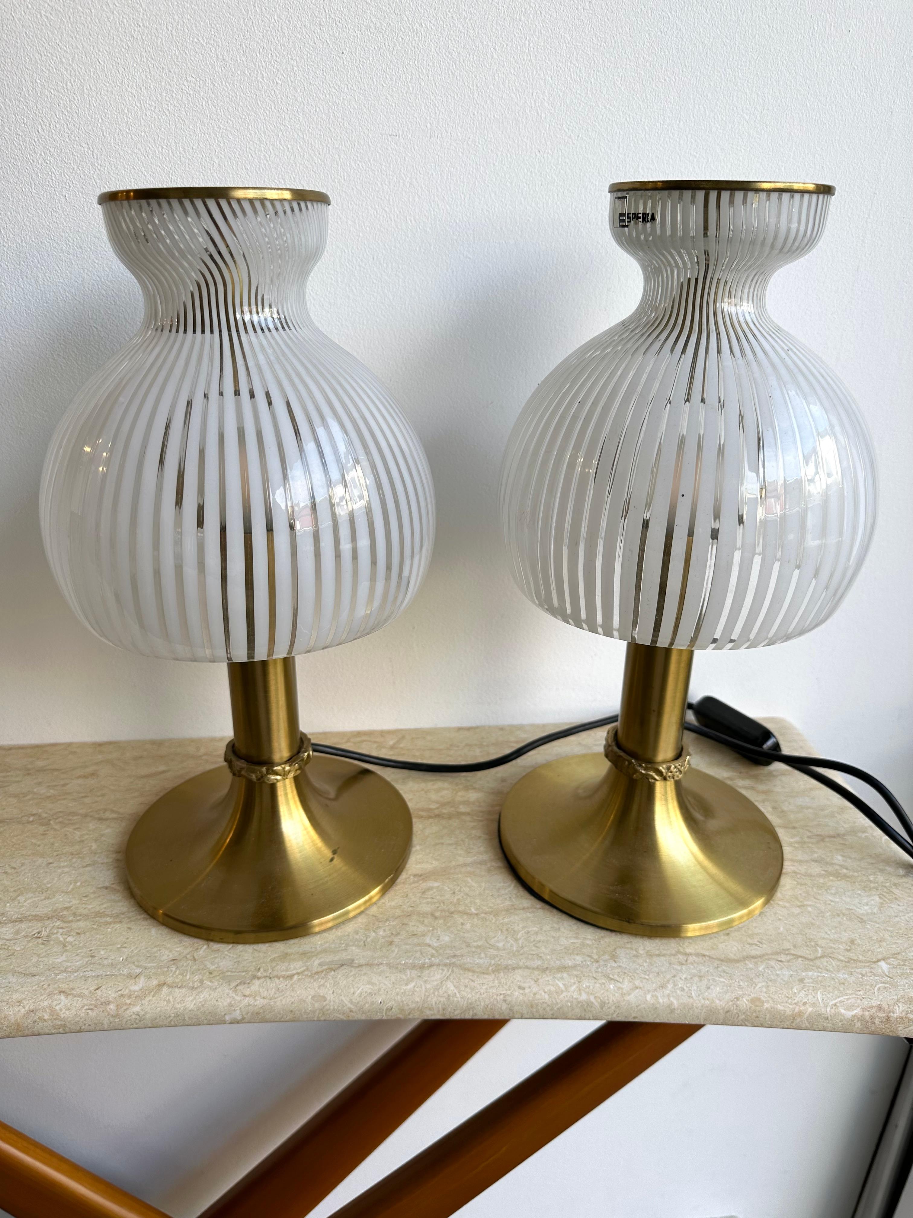 Paire de lampes en laiton et verre de Murano par Angelo Brotto pour Esperia. Italie, 1970 en vente 4