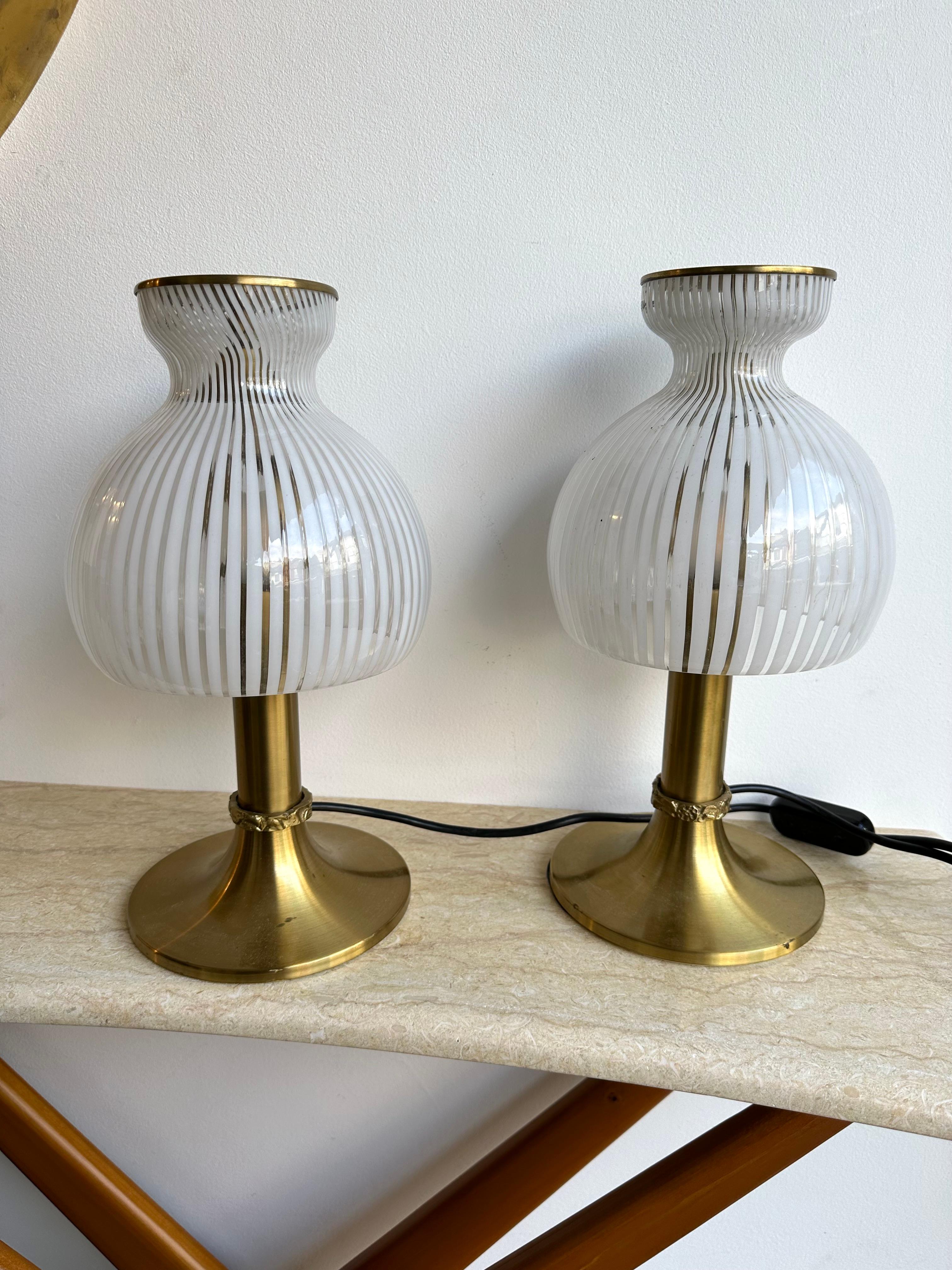 Paire de lampes en laiton et verre de Murano par Angelo Brotto pour Esperia. Italie, 1970 en vente 6