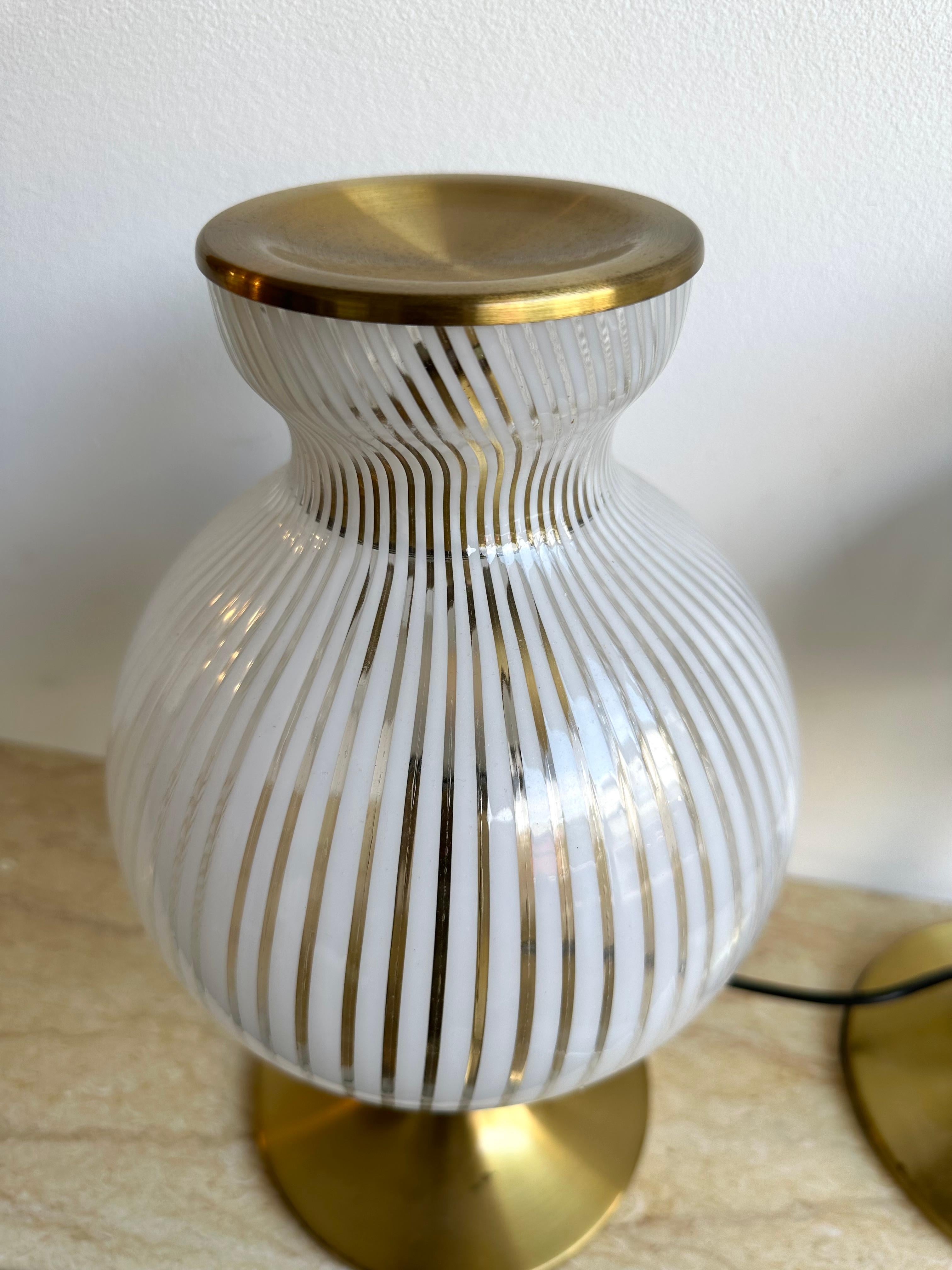 Lampenpaar aus Messing und Murano-Glas von Angelo Brotto für Esperia. Italien, 1970er Jahre im Angebot 1