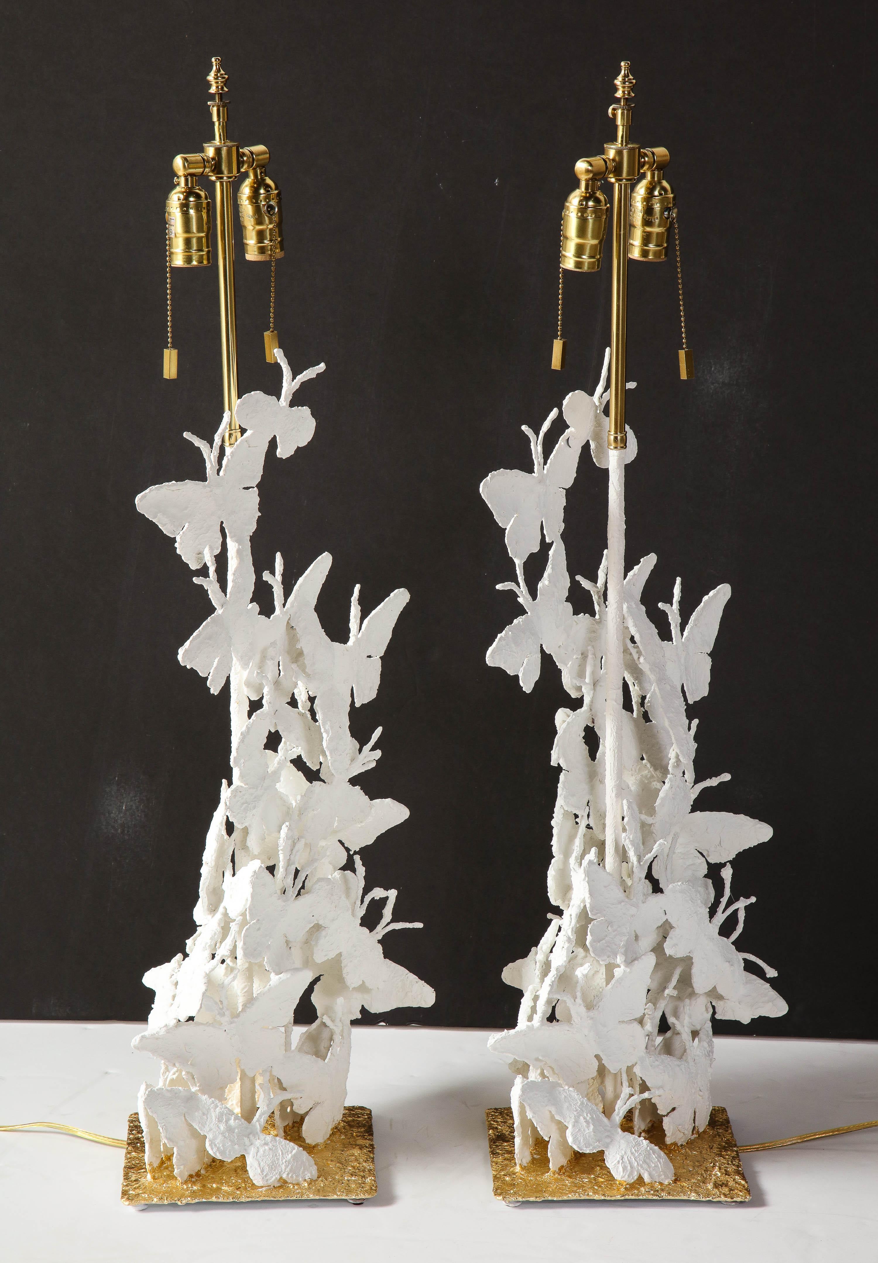 Lampes de table, lampes papillon, base en plâtre blanc et feuille d'or, contemporaines en vente 3