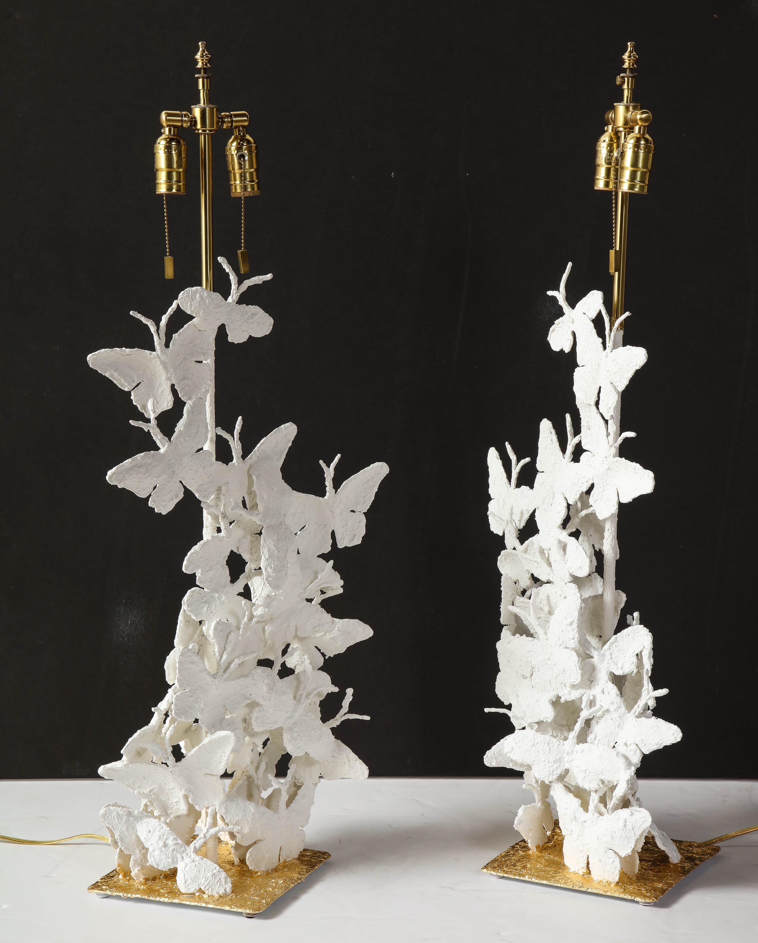 Lampes de table, lampes papillon, base en plâtre blanc et feuille d'or, contemporaines en vente 1