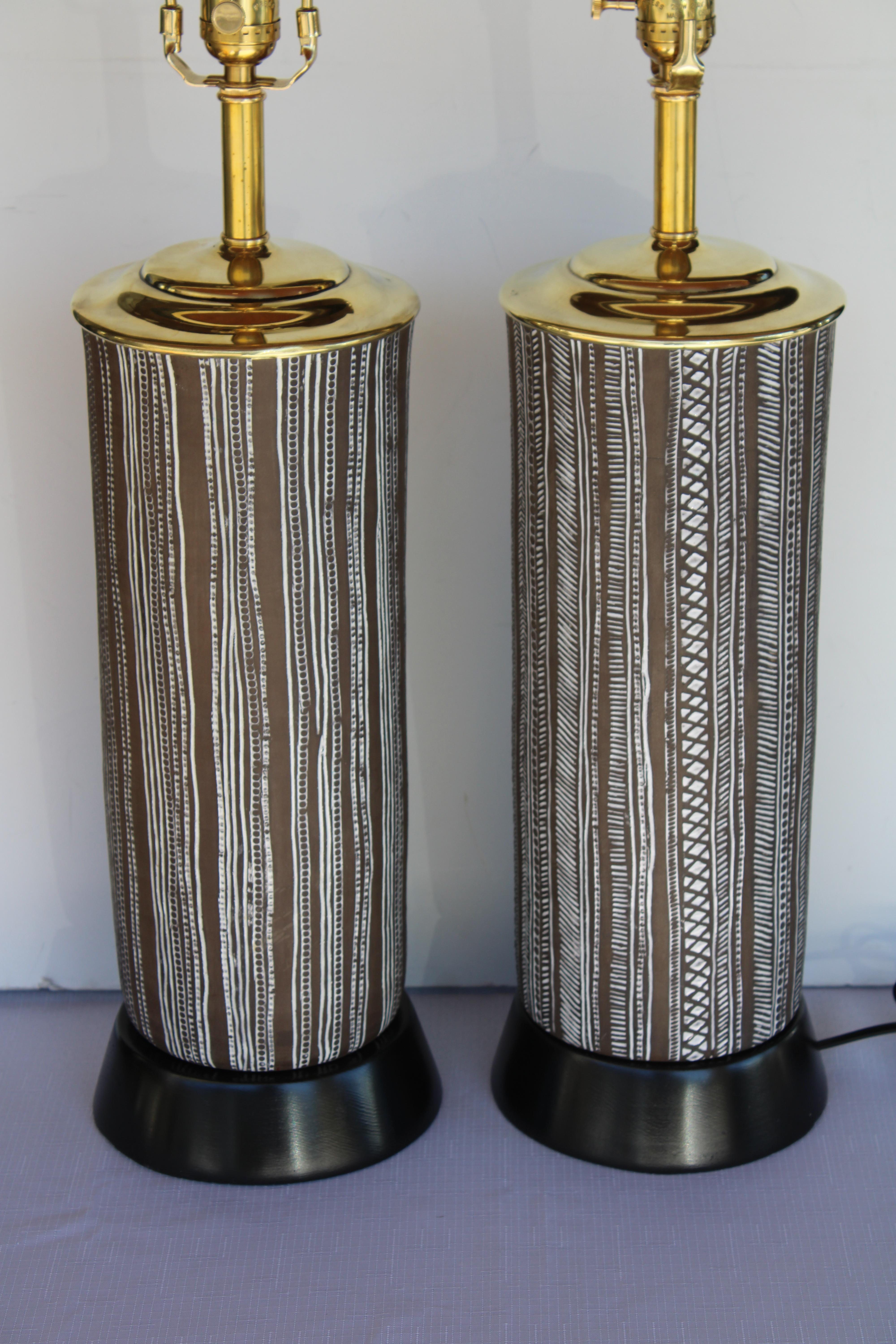 Mid-Century Modern Paire de lampes par Meister Zurich de Suisse (sgraffito) en vente