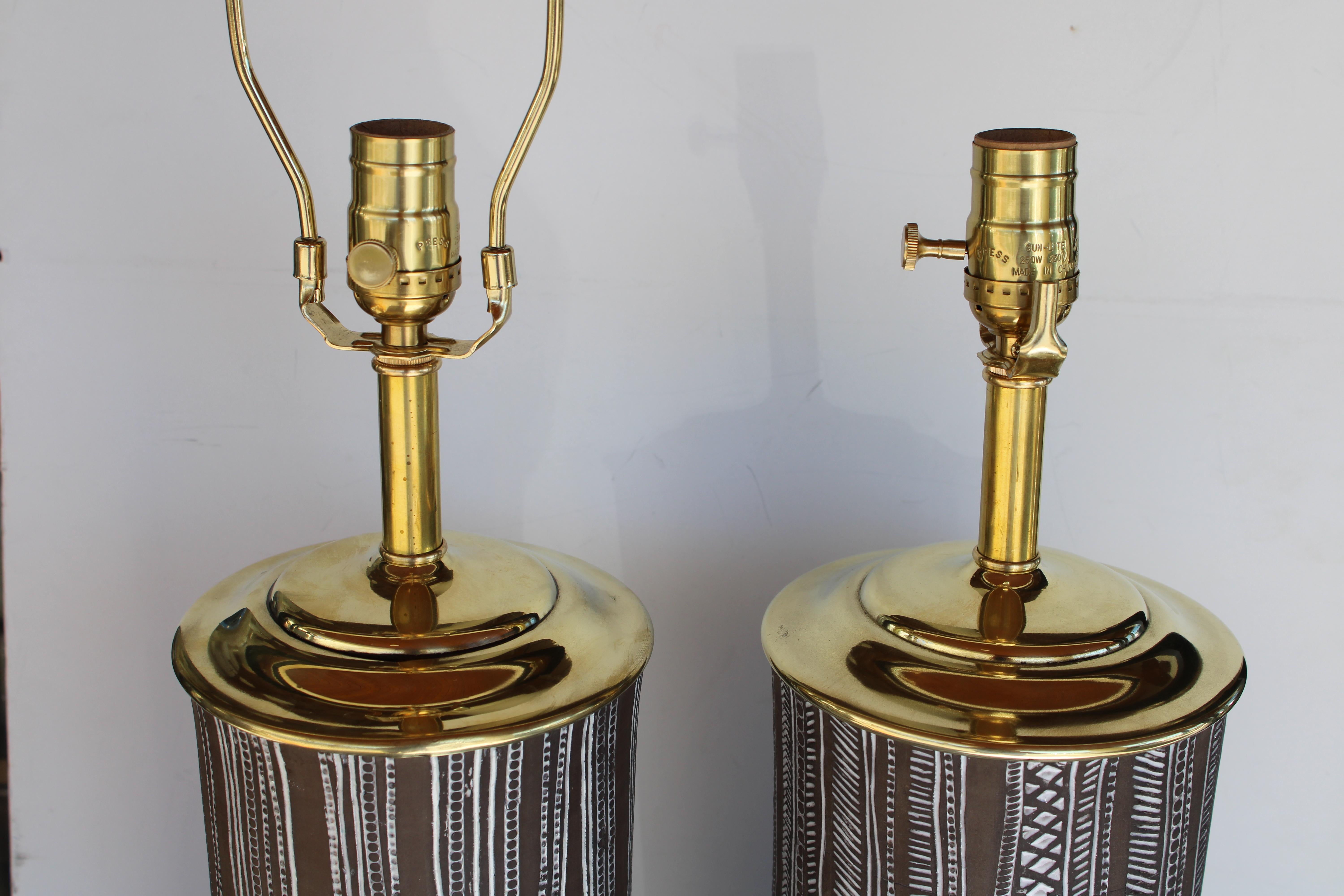 Paire de lampes par Meister Zurich de Suisse (sgraffito) Bon état - En vente à Palm Springs, CA